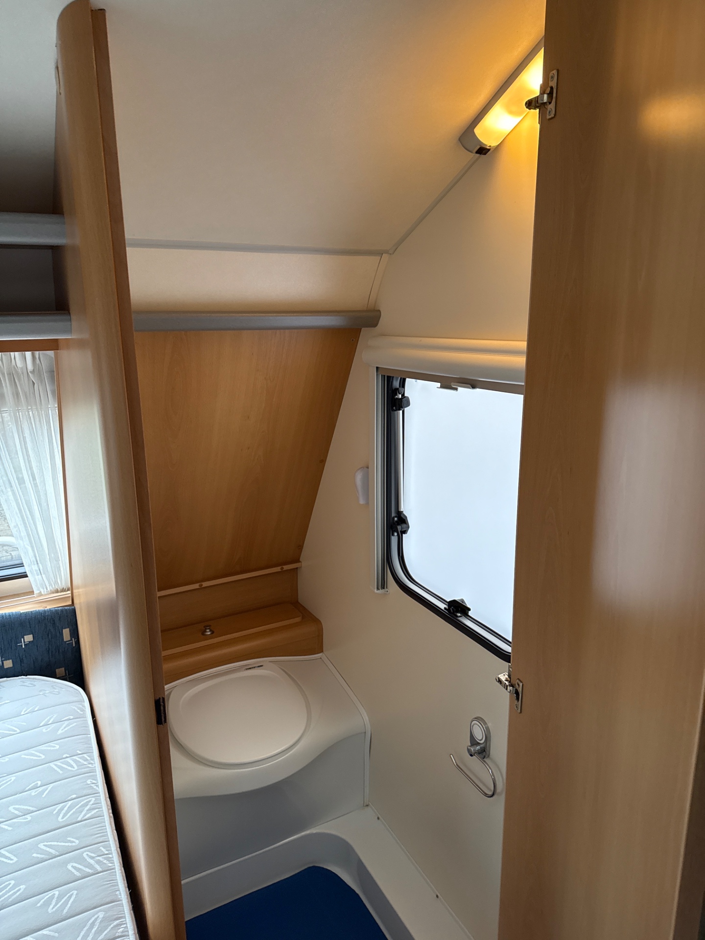 Kip Celebration 47 TDB truma mover 1e eigenaar