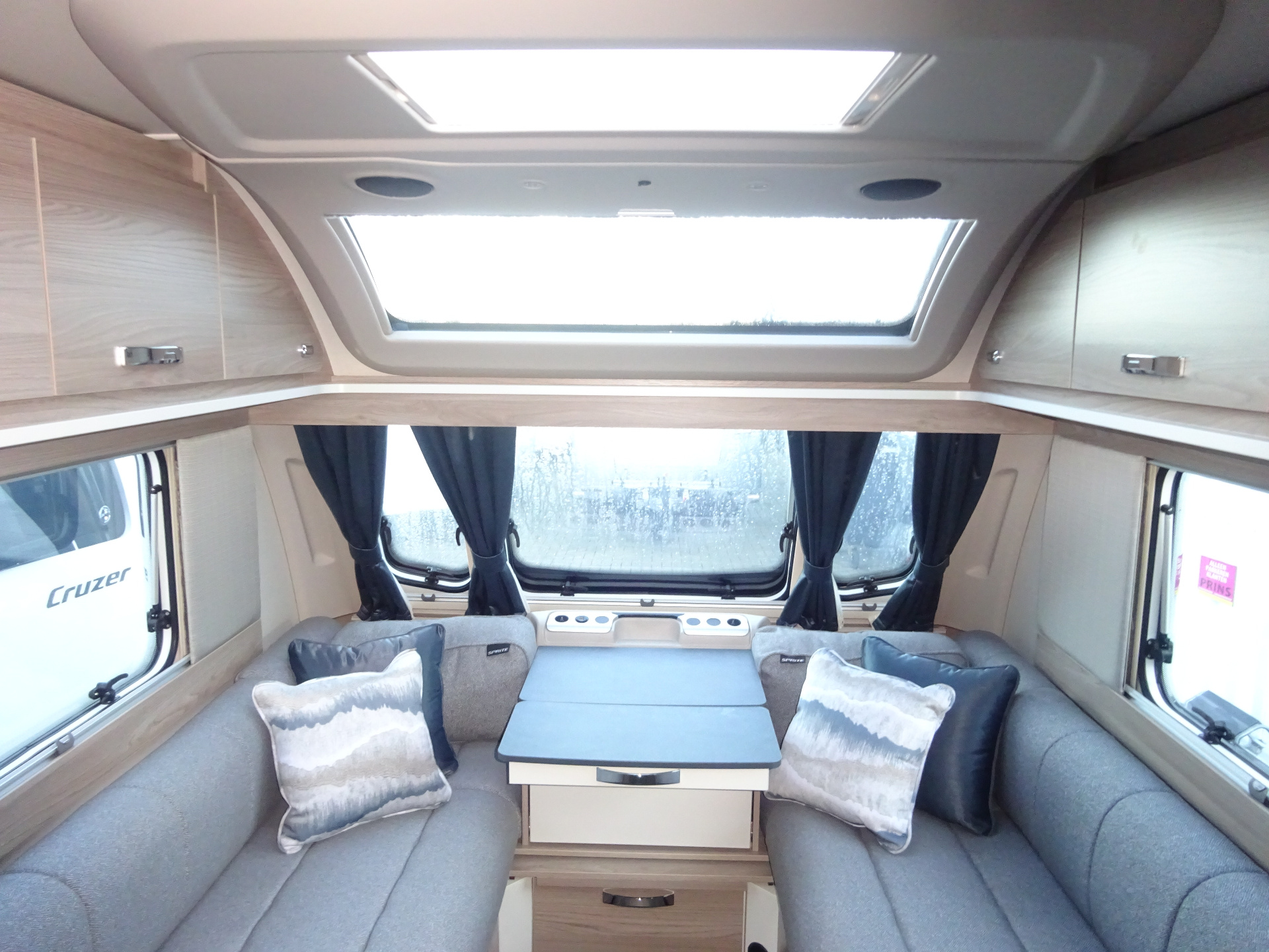 Sprite Mondial 420 SR Enkele Bedden Met Gratis Mover