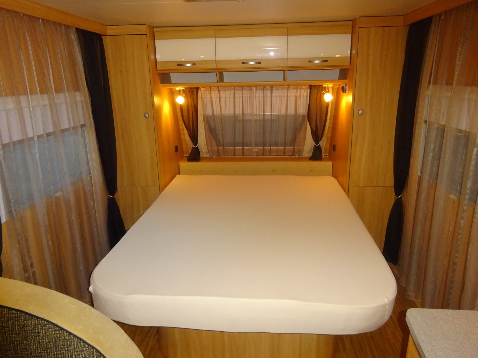 Dethleffs Camper 545 DBM Style QueensBed Incl Mover en Airco