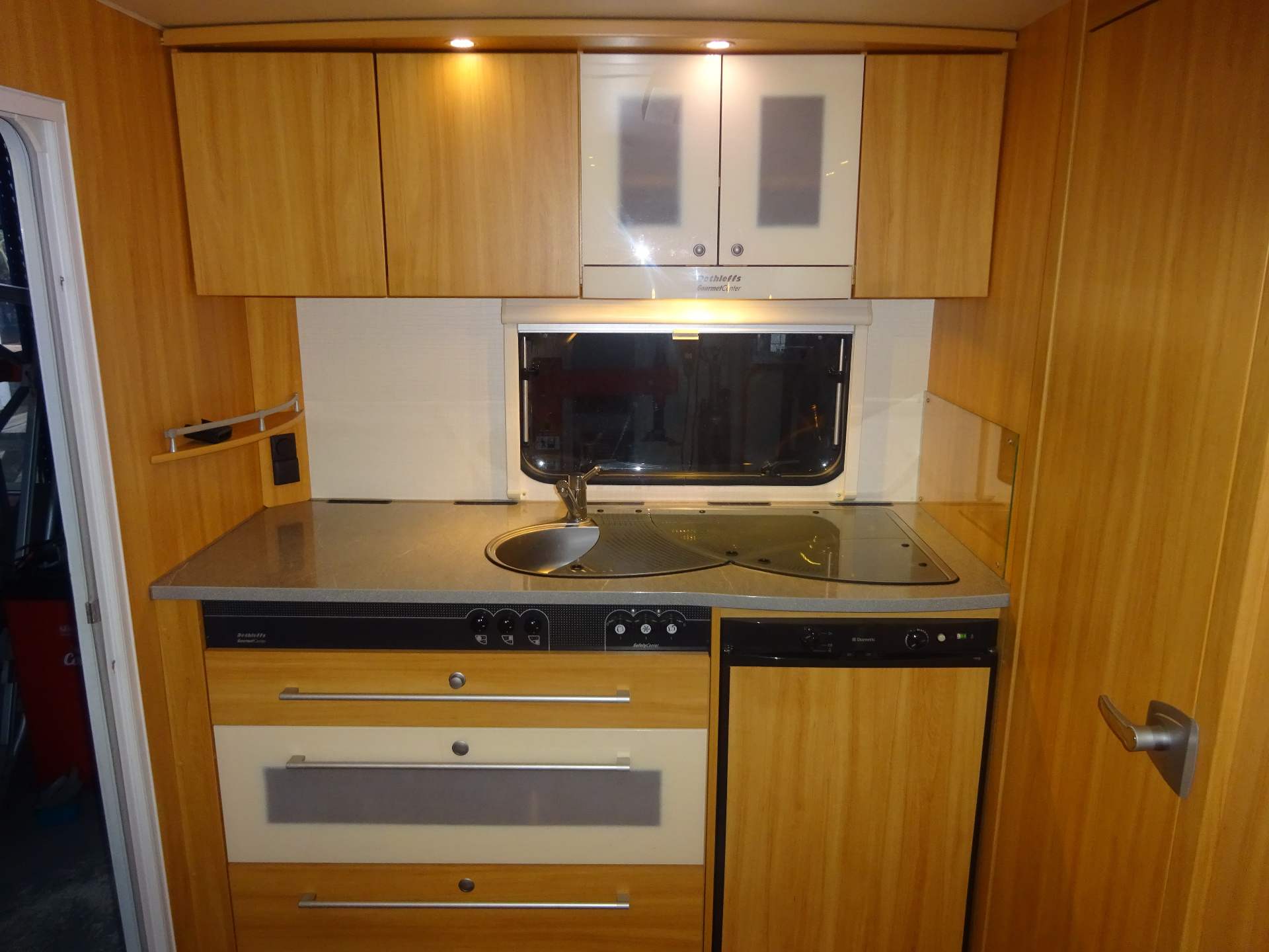 Dethleffs Camper 545 DBM Style QueensBed Incl Mover en Airco