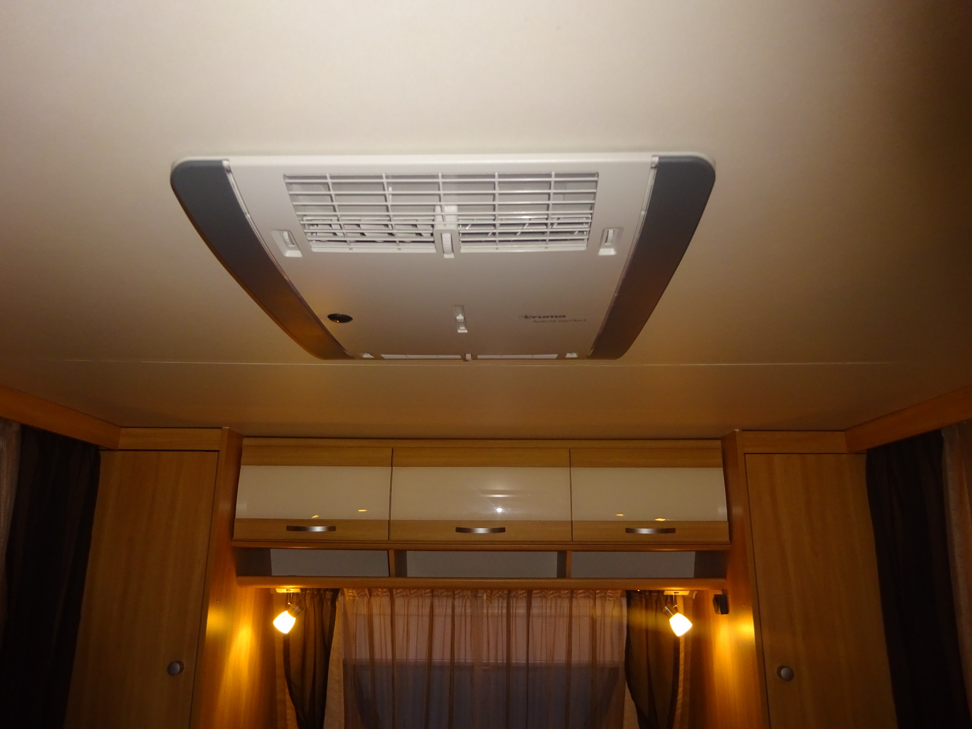 Dethleffs Camper 545 DBM Style QueensBed Incl Mover en Airco