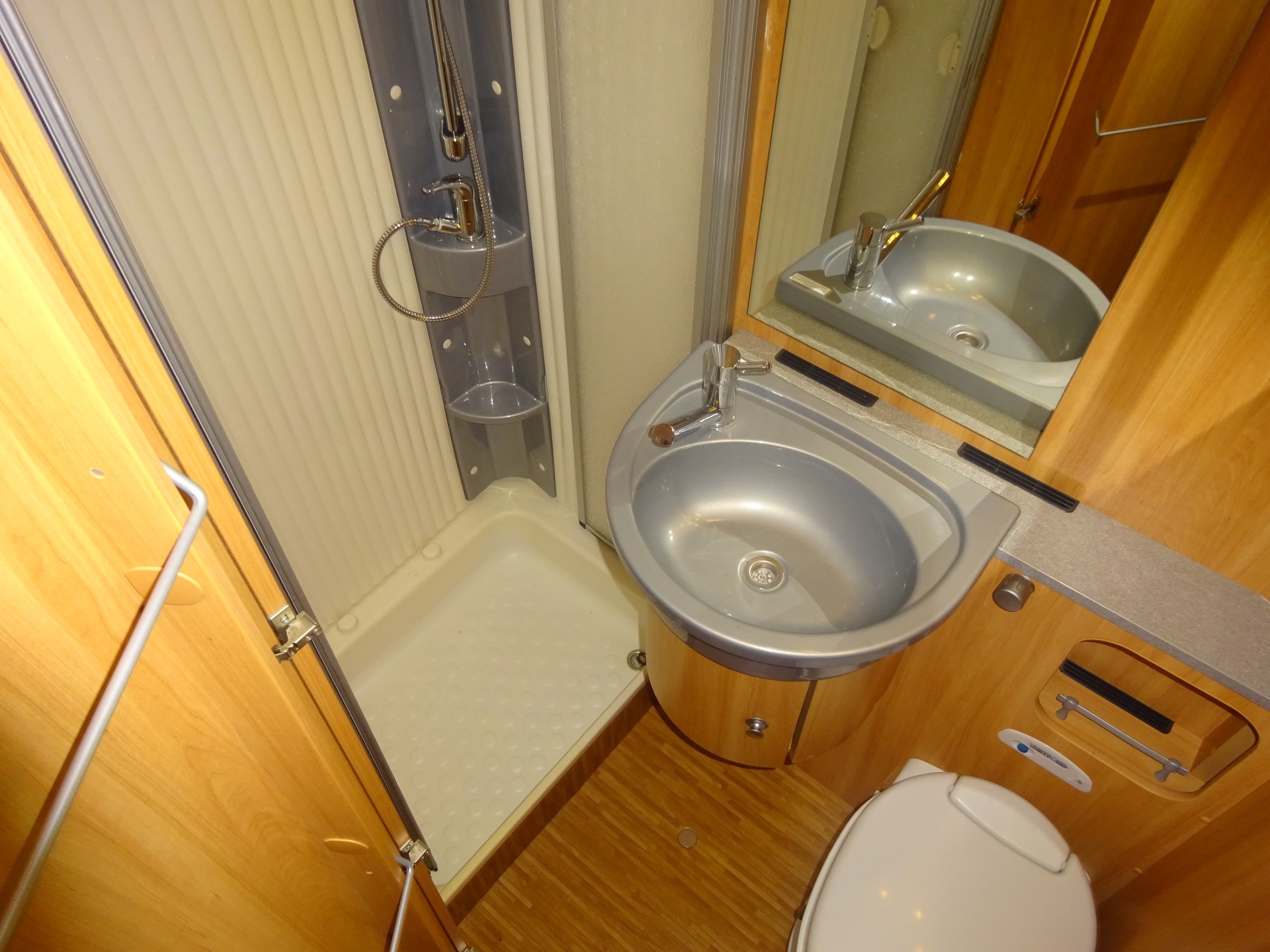 Dethleffs Camper 545 DBM Style QueensBed Incl Mover en Airco