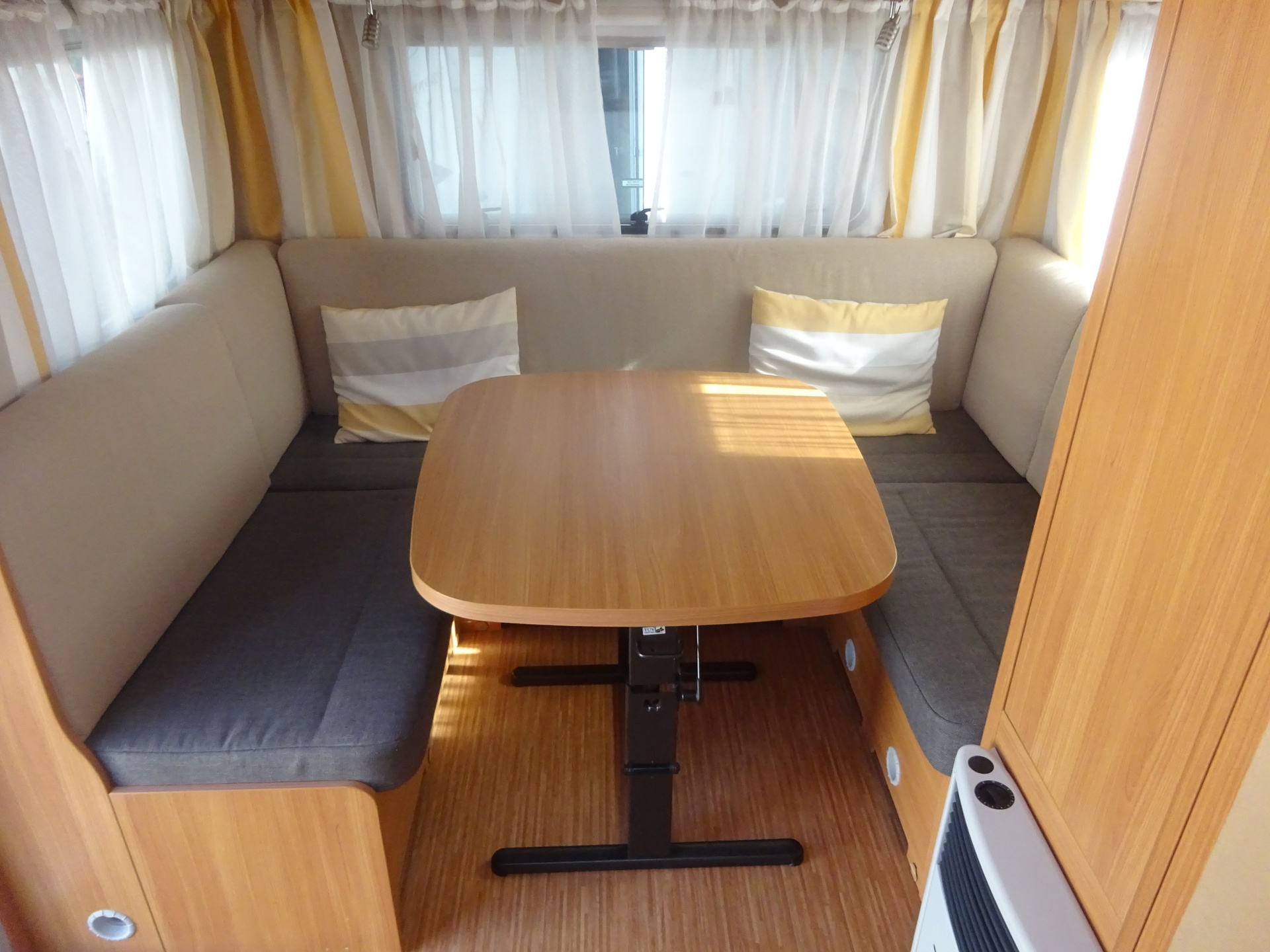 Knaus Sport 500 Enkele Bedden+Rondzit+Mover