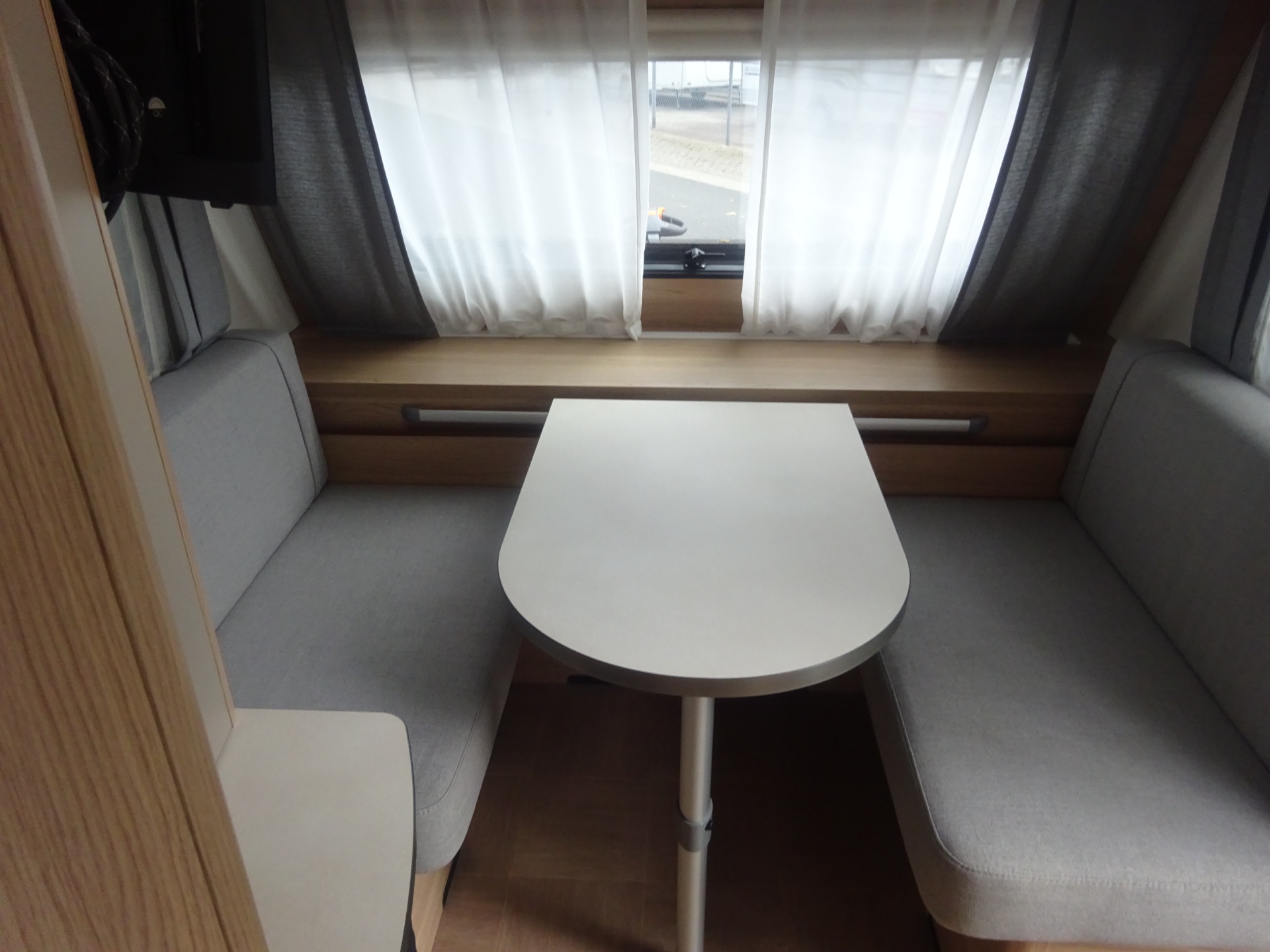 Lmc Sassino 460 LU Enkele Bedden/Vaste Luifel