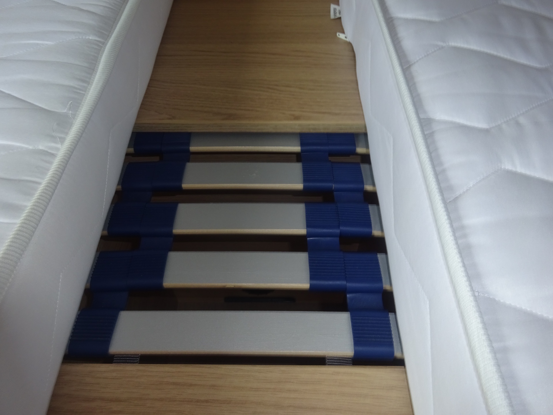 Lmc Sassino 460 LU Enkele Bedden/Vaste Luifel