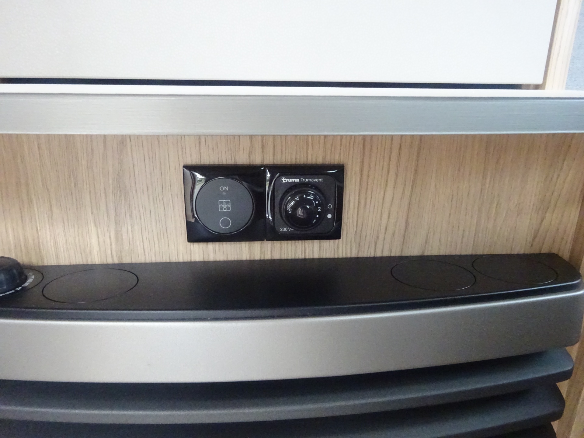 Lmc Sassino 460 LU Enkele Bedden/Vaste Luifel