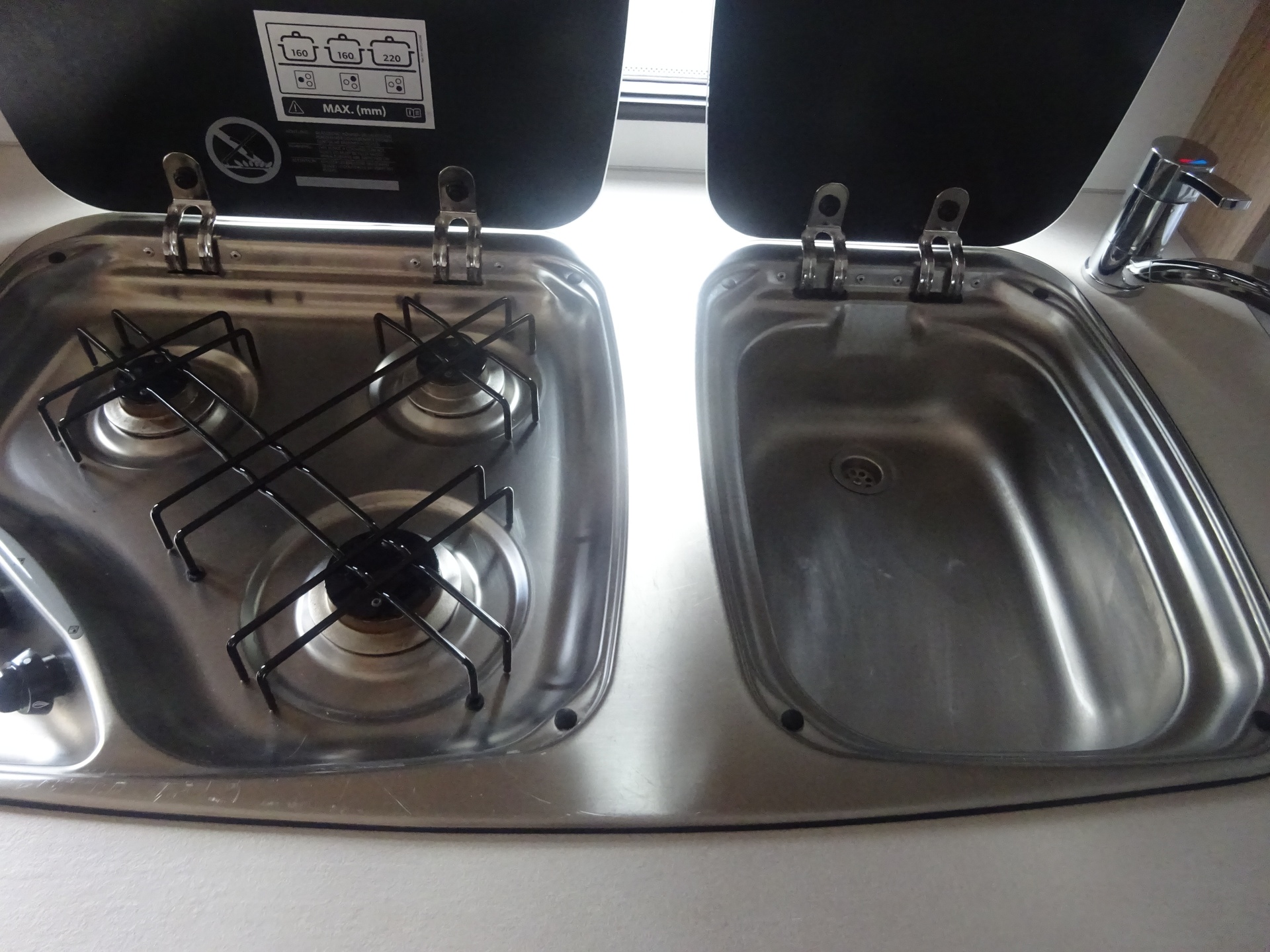 Lmc Sassino 460 LU Enkele Bedden/Vaste Luifel