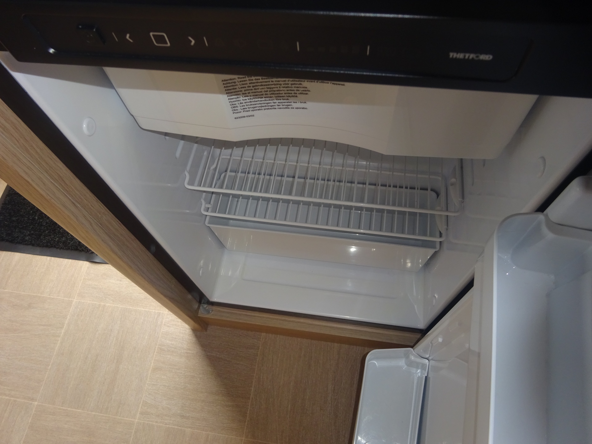 Lmc Sassino 460 LU Enkele Bedden/Vaste Luifel