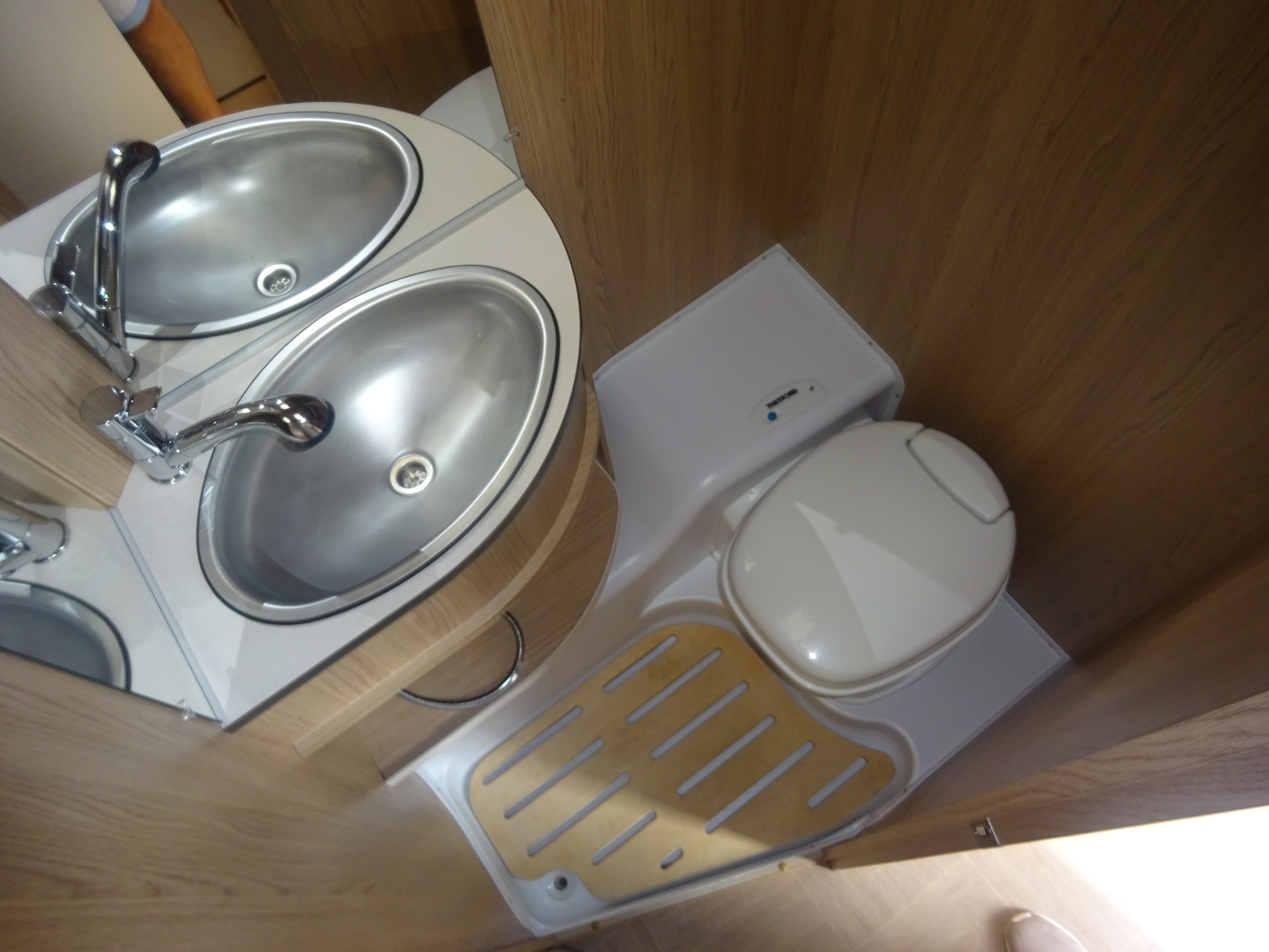 Lmc Sassino 460 LU Enkele Bedden/Vaste Luifel