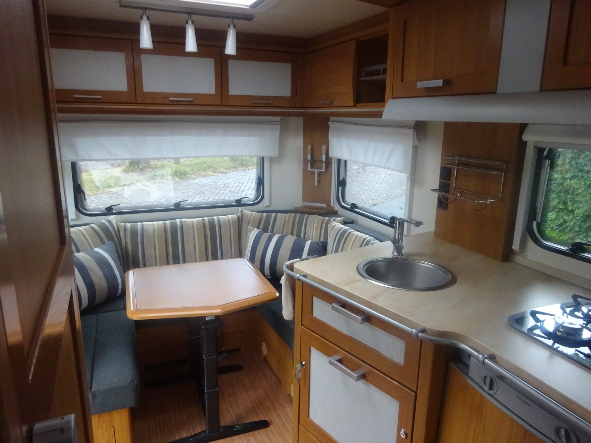 Knaus Azur 460 Frans Bed en Rondzit + Mover