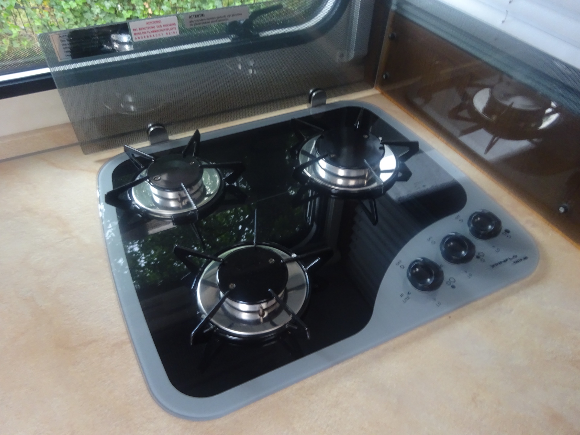 Knaus Azur 460 Frans Bed en Rondzit + Mover