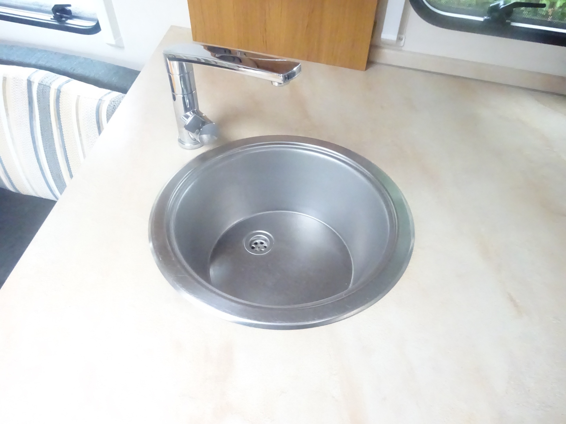 Knaus Azur 460 Frans Bed en Rondzit + Mover