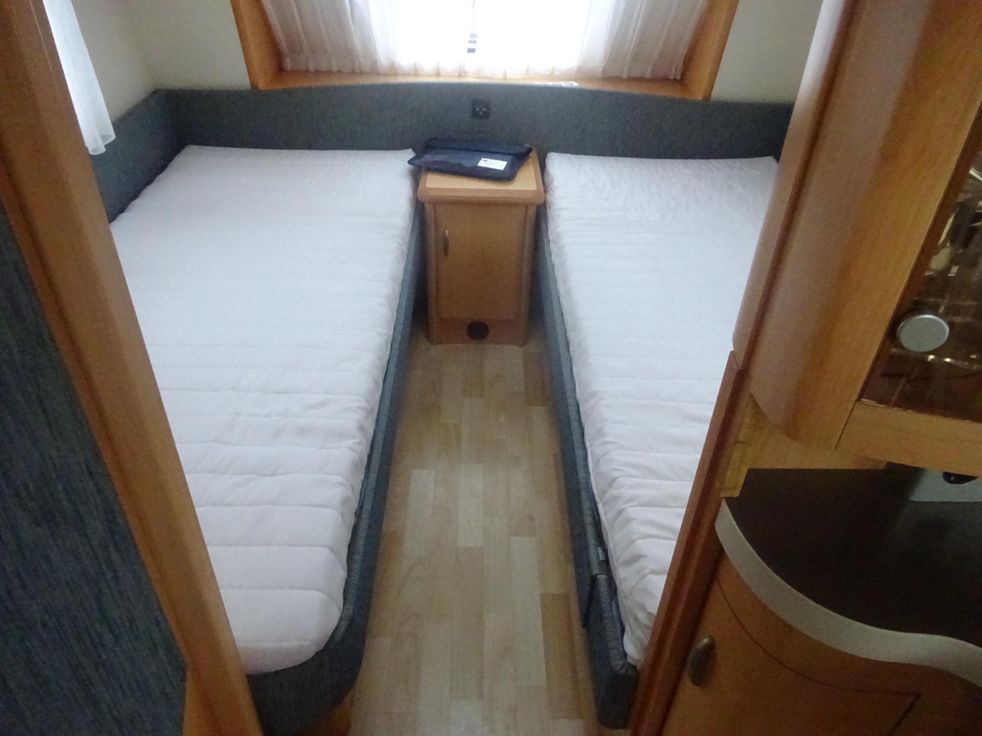 Hobby De luxe 495 UL Enkele Bedden+Mover