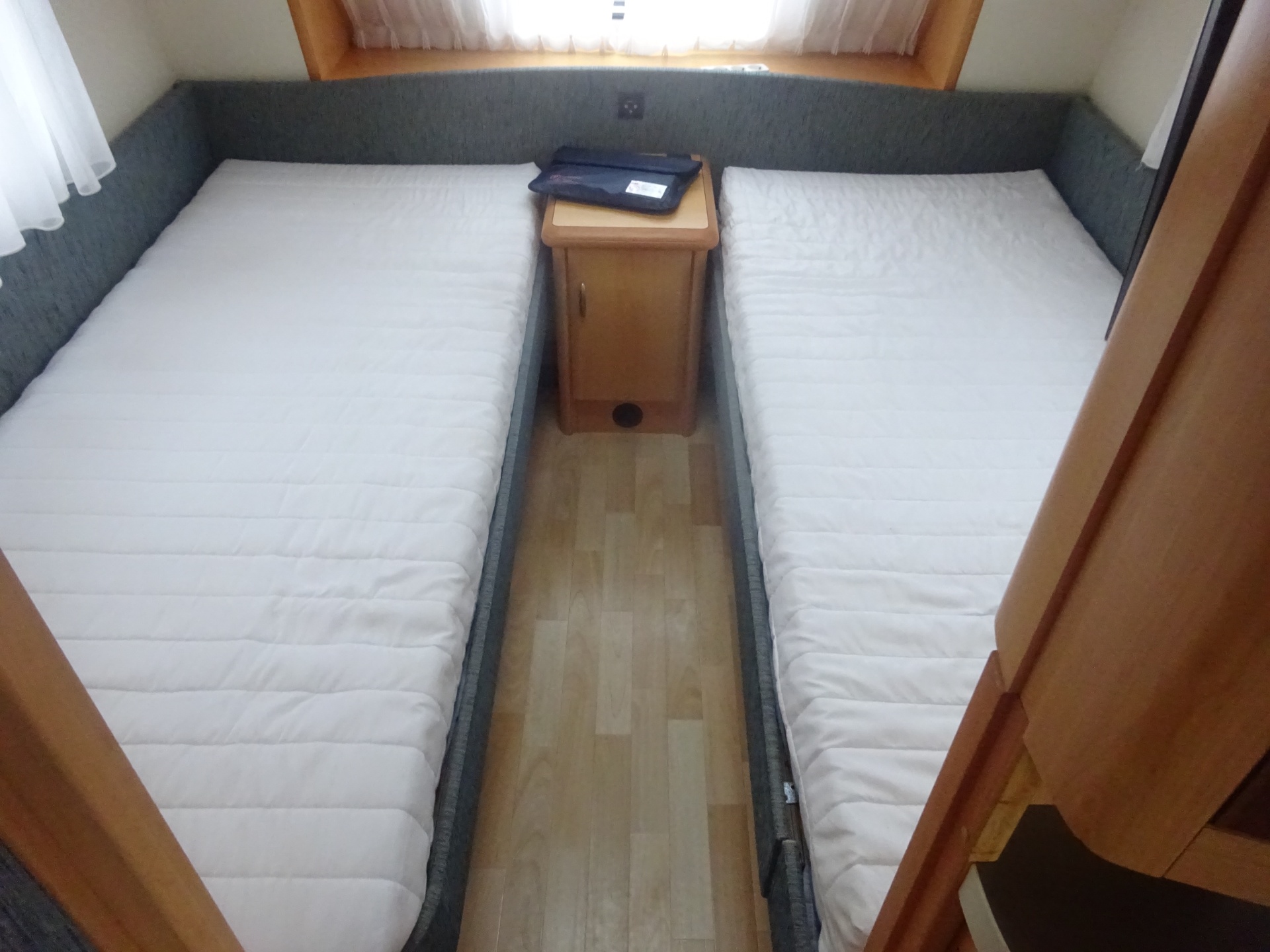 Hobby De luxe 495 UL Enkele Bedden+Mover