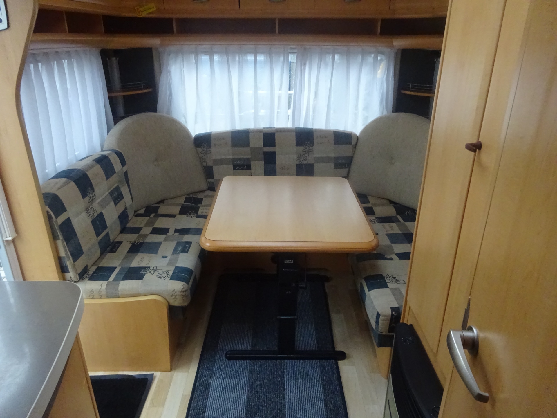 Hobby De luxe 495 UL Enkele Bedden+Mover