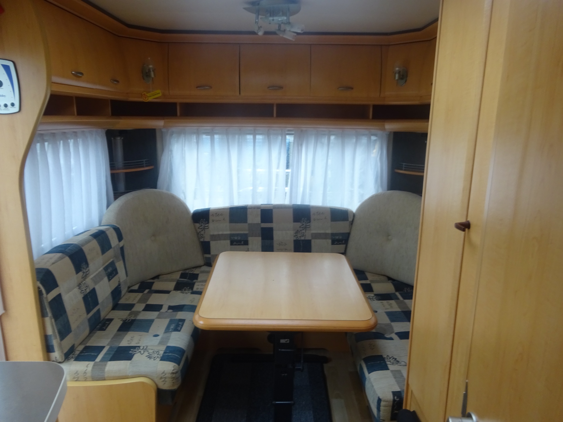 Hobby De luxe 495 UL Enkele Bedden+Mover