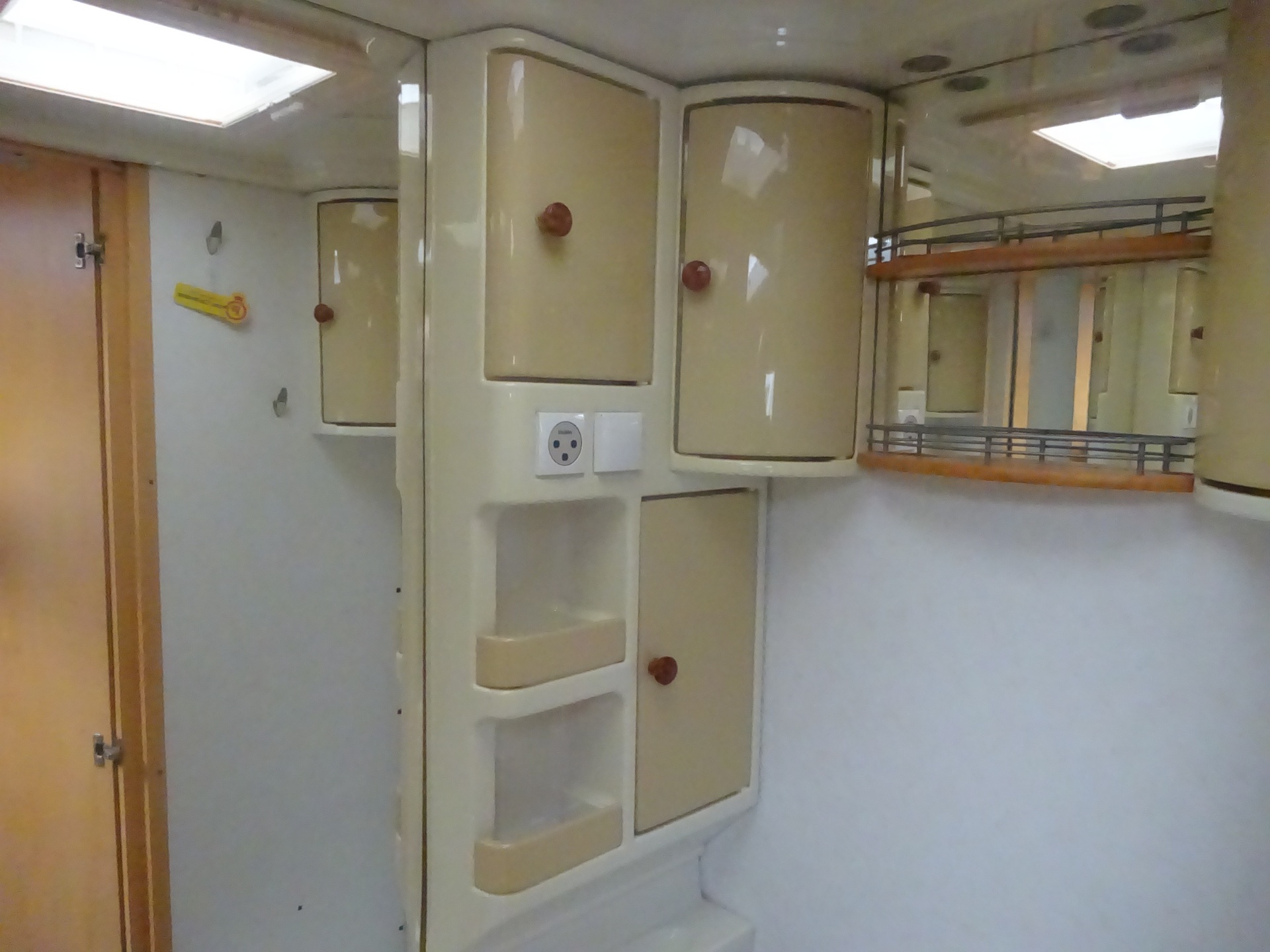 Hobby De luxe 495 UL Enkele Bedden+Mover