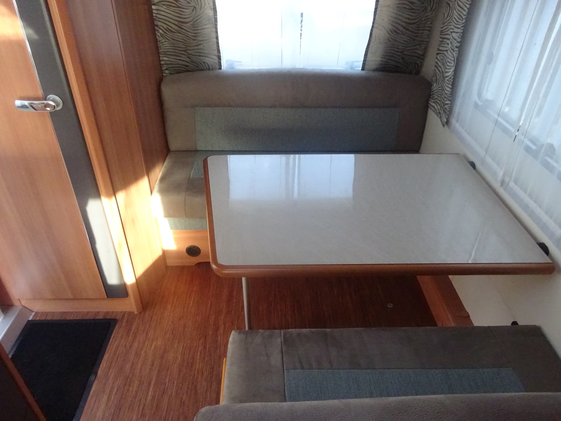 Hobby De luxe 400SF Met Nieuwe Mover