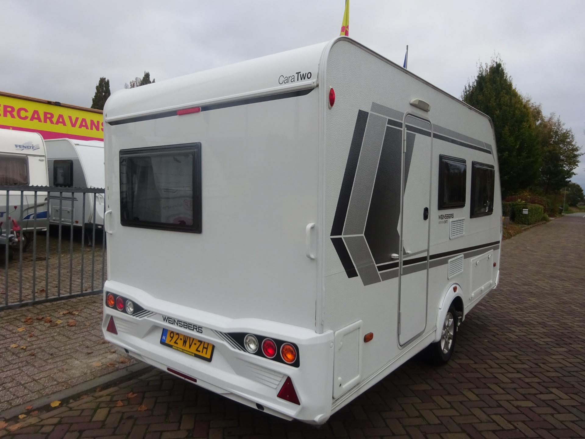 Weinsberg Caraone 390 Met Vast Bed+Treinzit+Mover