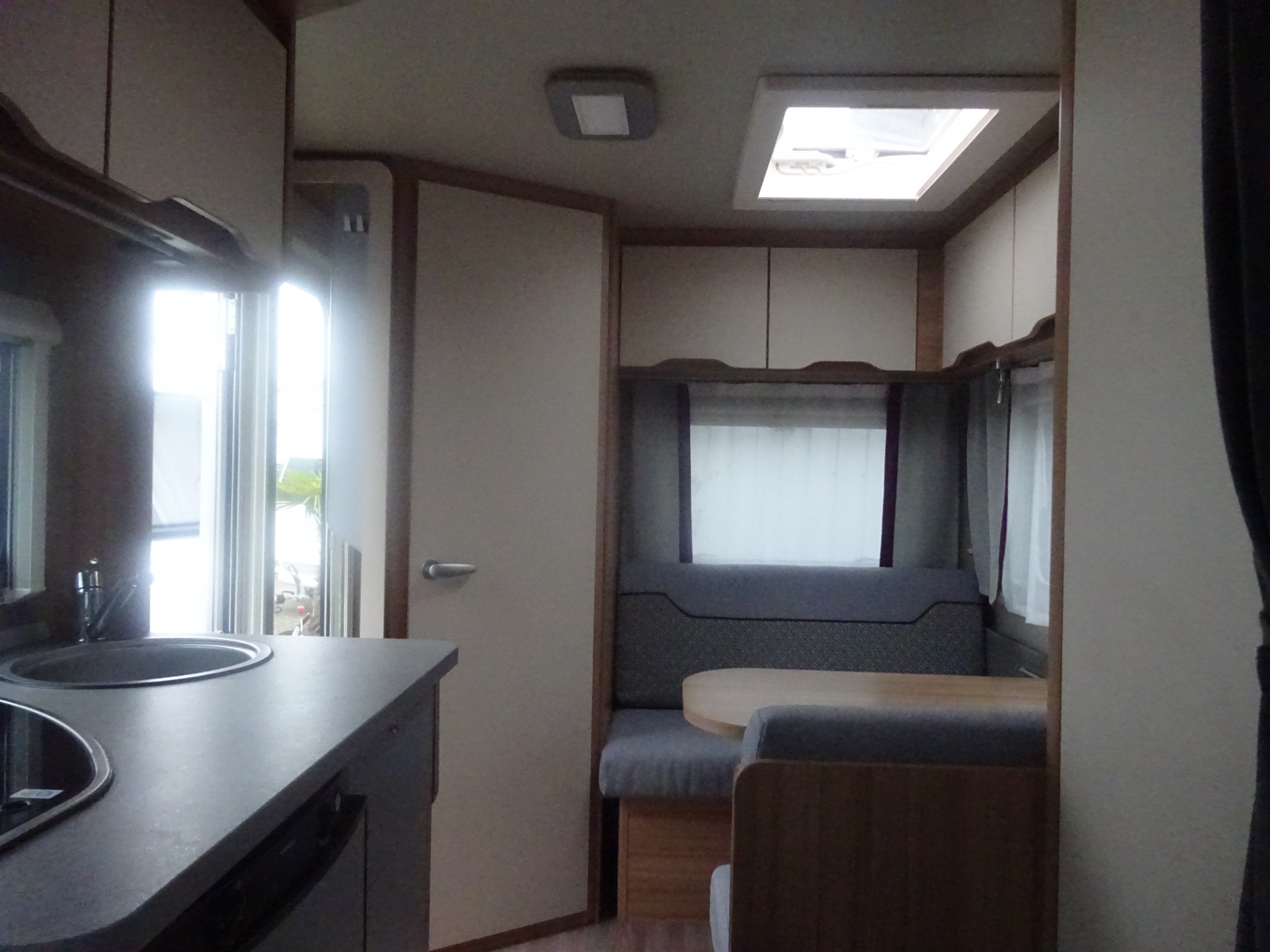 Weinsberg Caraone 390 Met Vast Bed+Treinzit+Mover