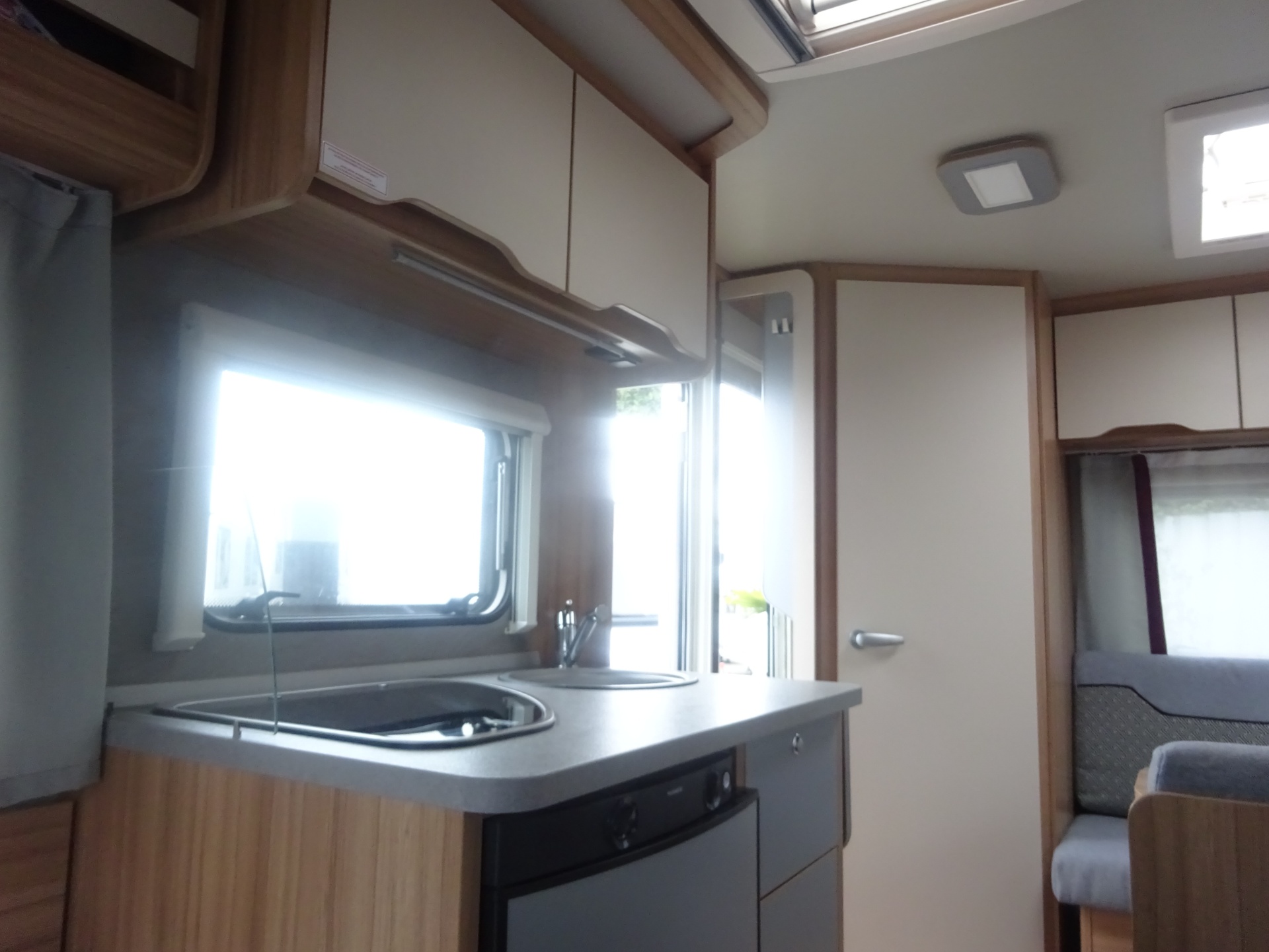 Weinsberg Caraone 390 Met Vast Bed+Treinzit+Mover