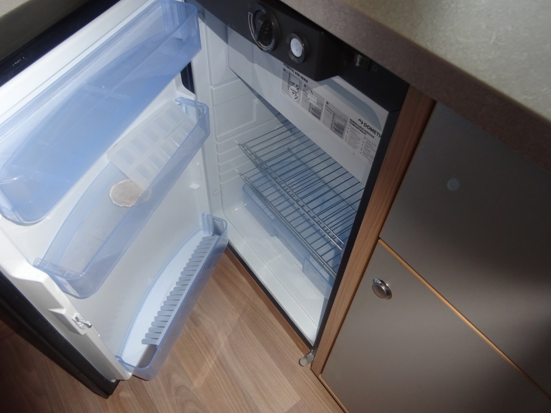 Weinsberg Caraone 390 Met Vast Bed+Treinzit+Mover