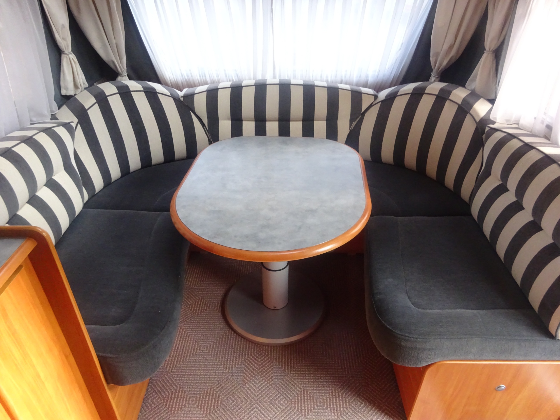 Dethleffs Beduin 510 DB Frans Bed en Rondzit  Zeer Mooie Caravan