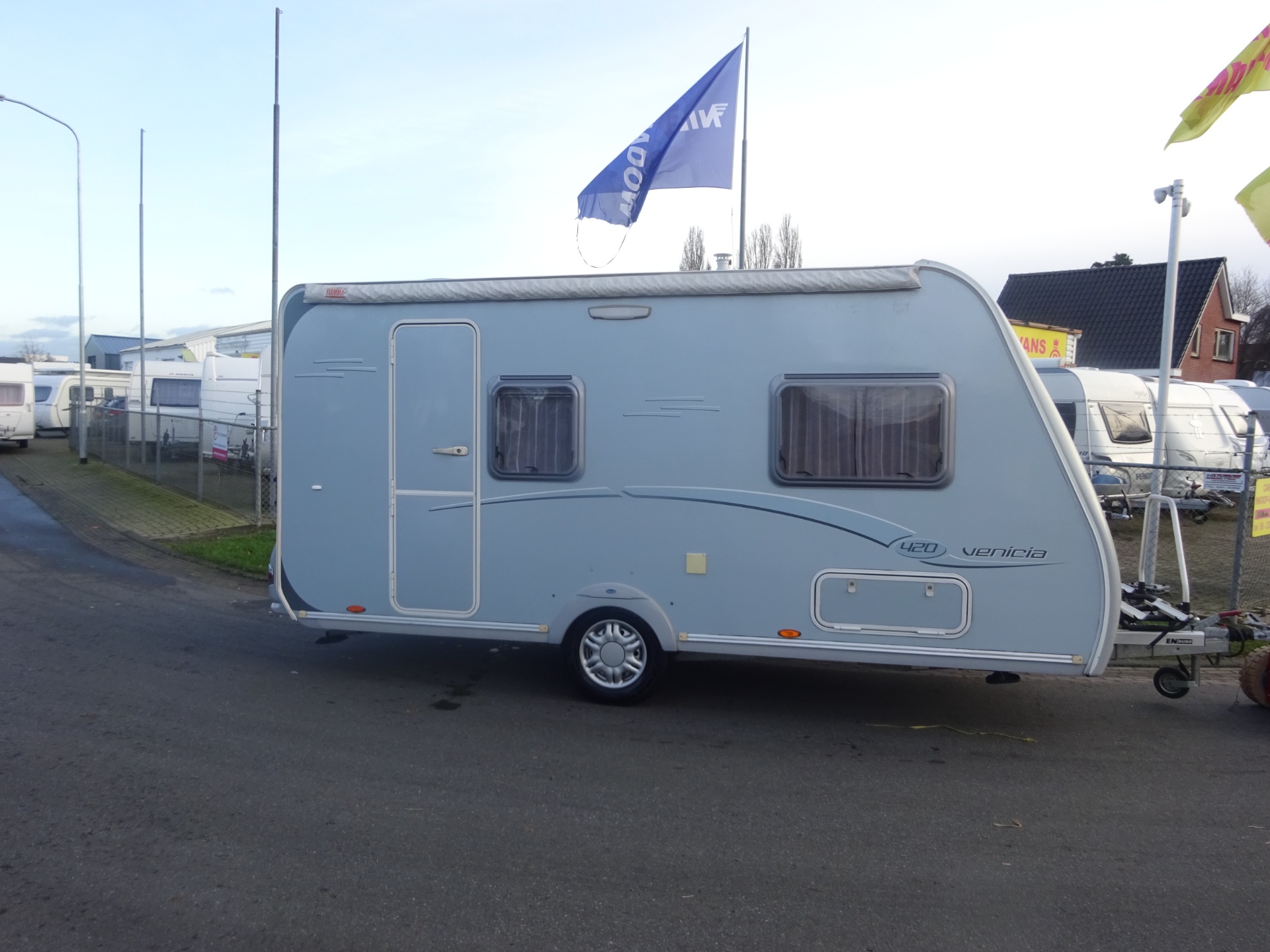 Caravelair Venicia 420 Met Dwars Bed en Treinzit