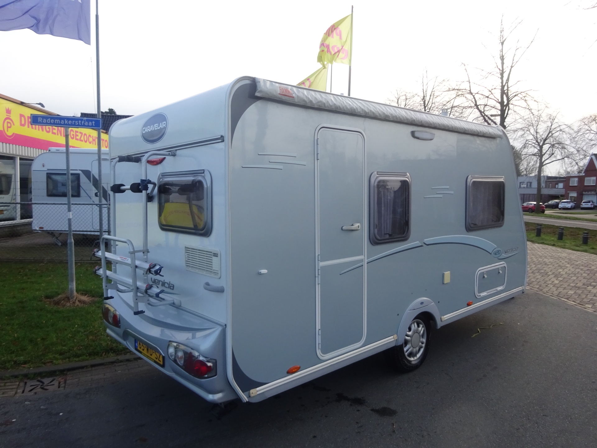 Caravelair Venicia 420 Met Dwars Bed en Treinzit