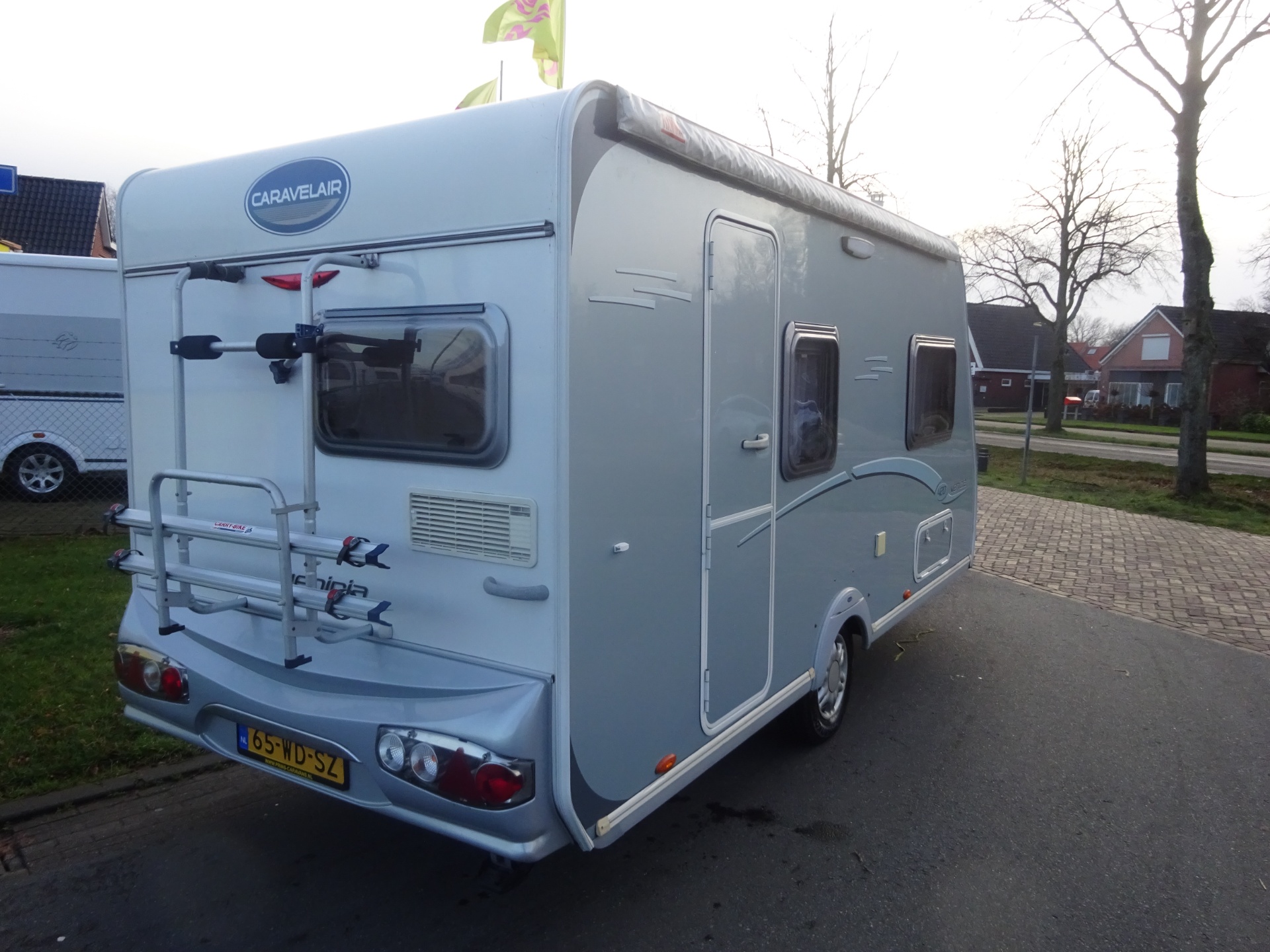 Caravelair Venicia 420 Met Dwars Bed en Treinzit