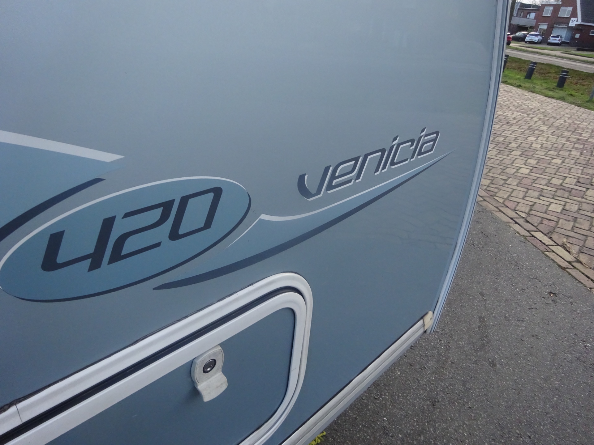 Caravelair Venicia 420 Met Dwars Bed en Treinzit