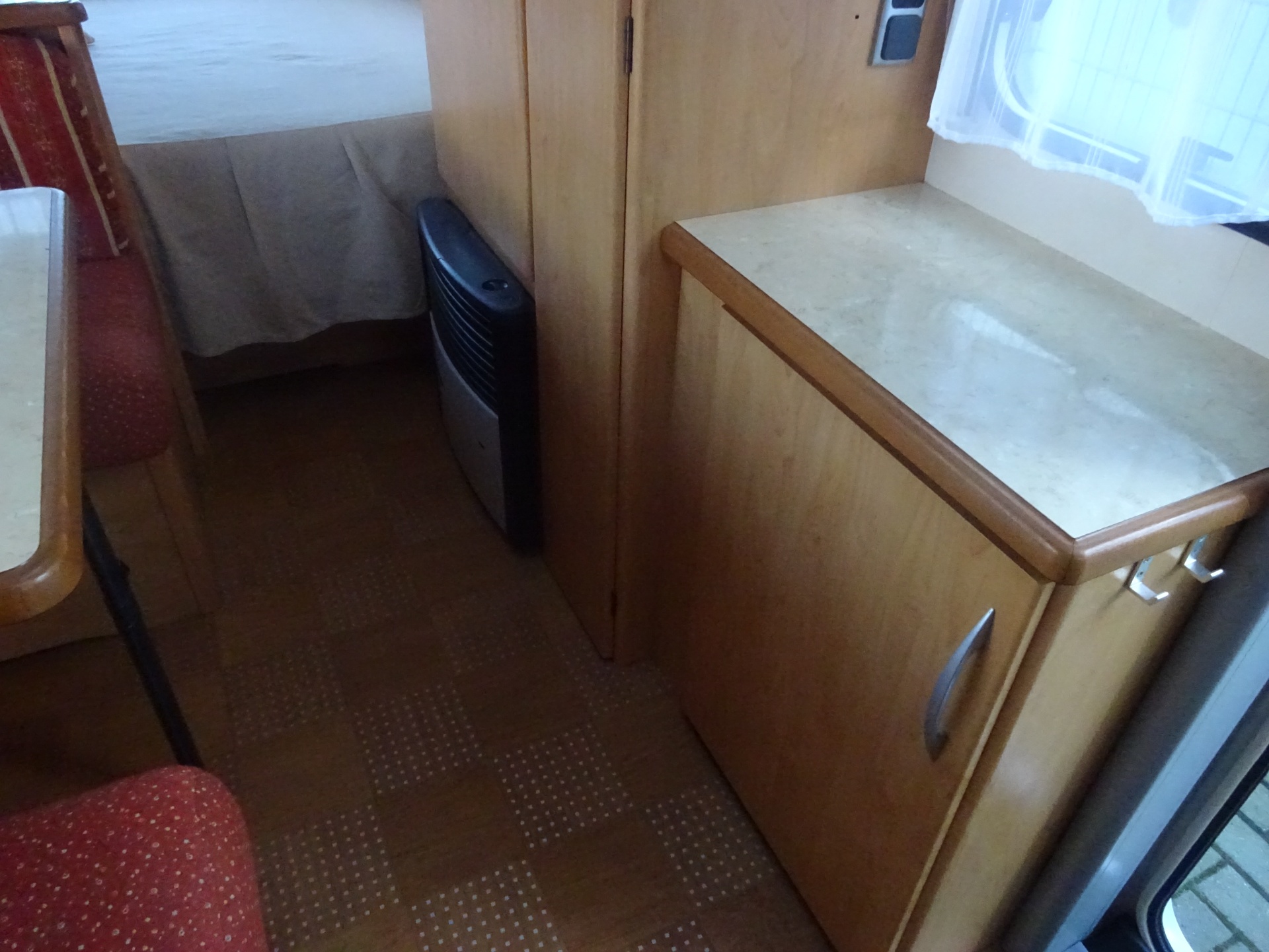 Caravelair Venicia 420 Met Dwars Bed en Treinzit