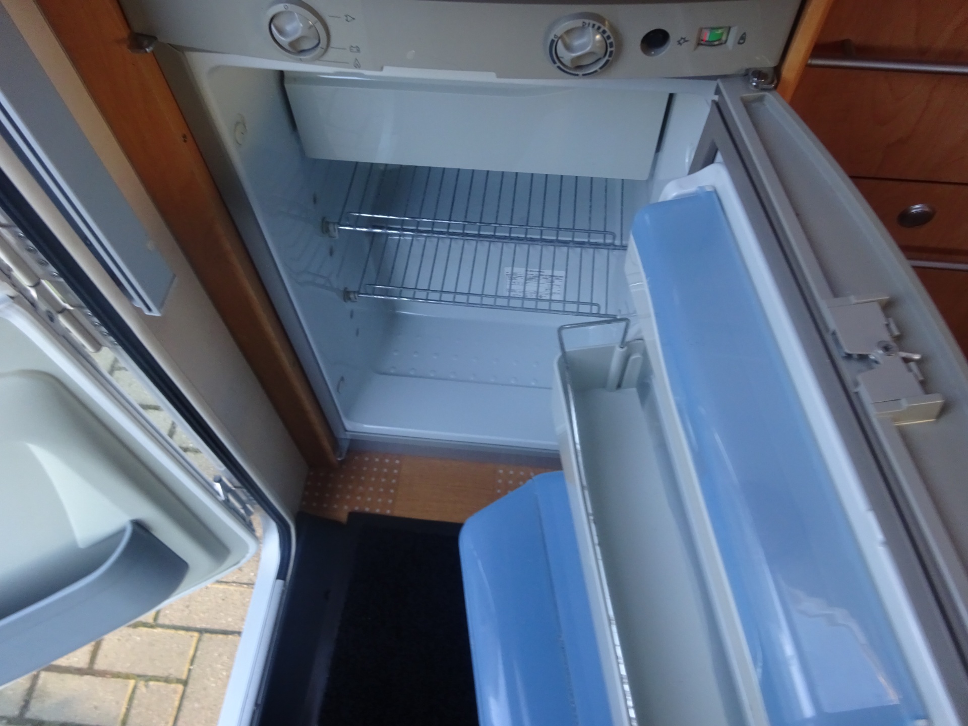 Caravelair Venicia 420 Met Dwars Bed en Treinzit