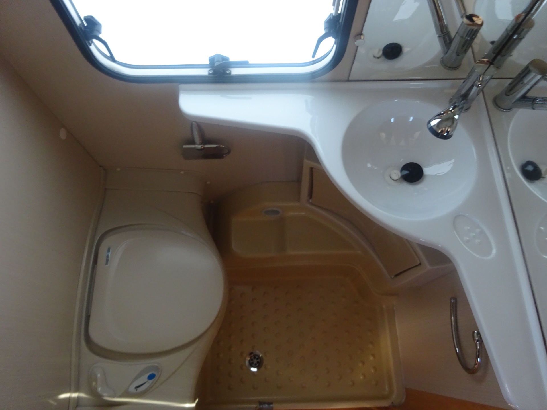 Caravelair Ambiance 450 Enkele Bedden+Rondzit+Mover