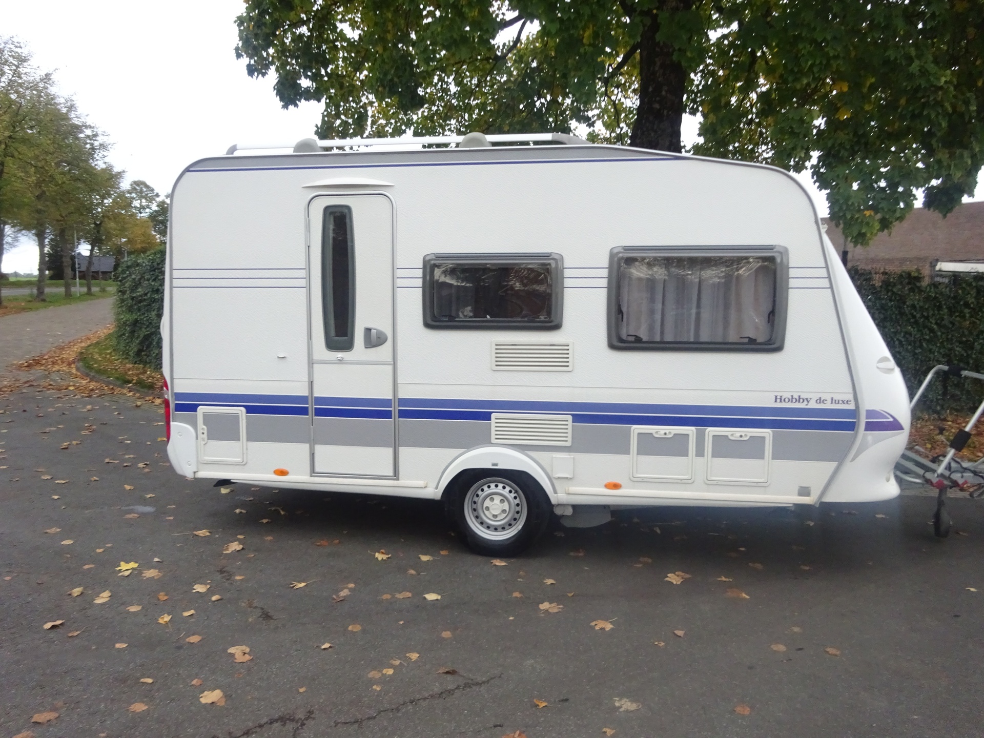 Hobby De luxe 400 SF Vast Bed + Mover