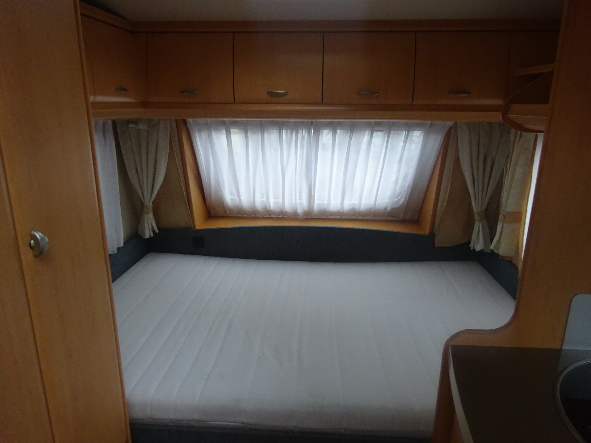 Hobby De luxe 400 SF Vast Bed + Mover