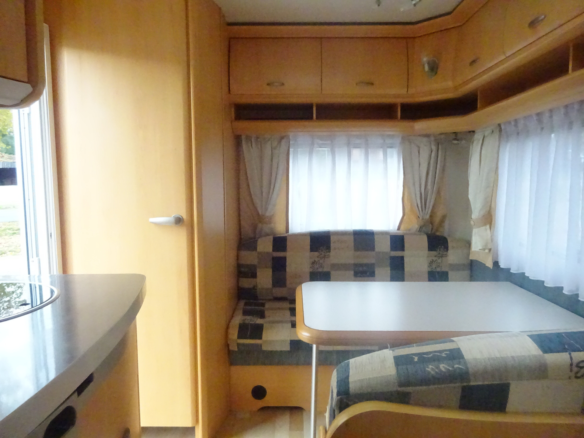 Hobby De luxe 400 SF Vast Bed + Mover