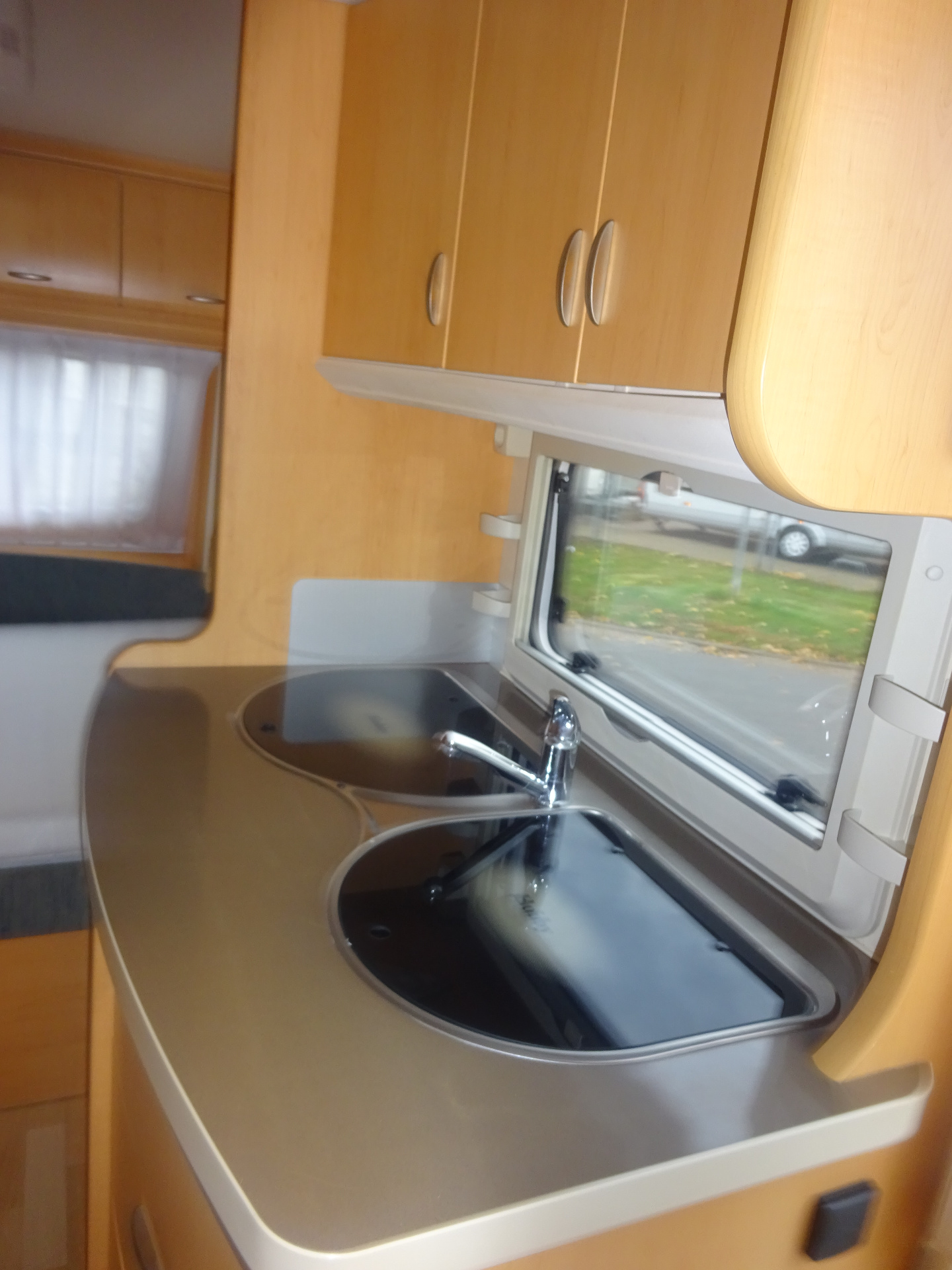 Hobby De luxe 400 SF Vast Bed + Mover