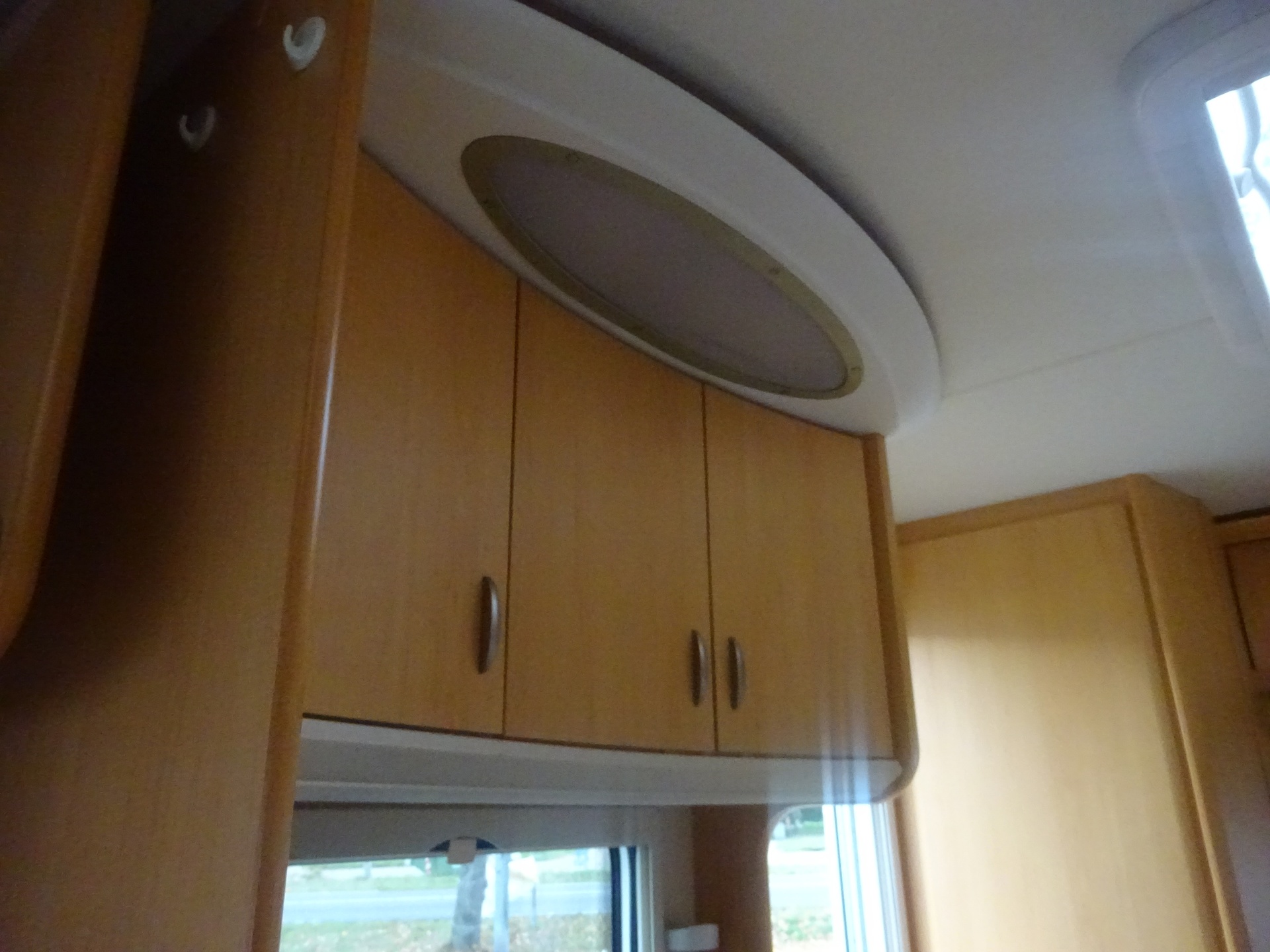 Hobby De luxe 400 SF Vast Bed + Mover