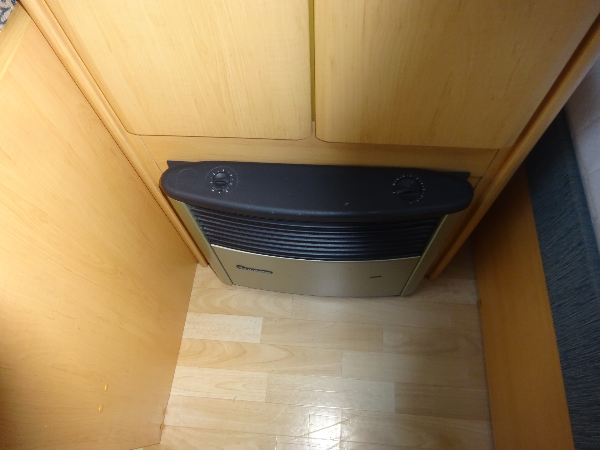 Hobby De luxe 400 SF Vast Bed + Mover