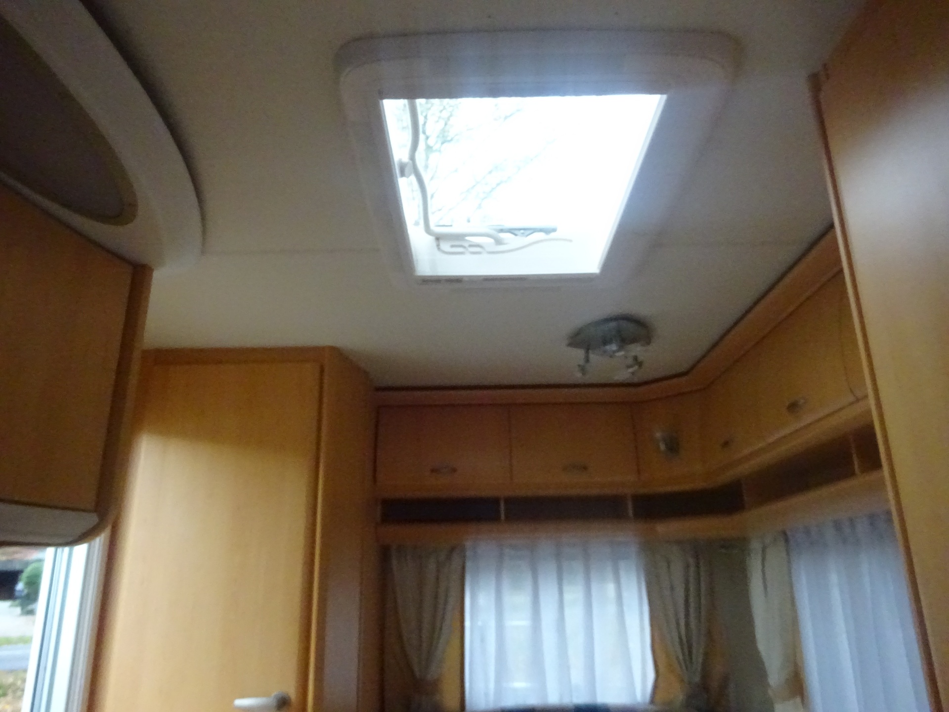 Hobby De luxe 400 SF Vast Bed + Mover