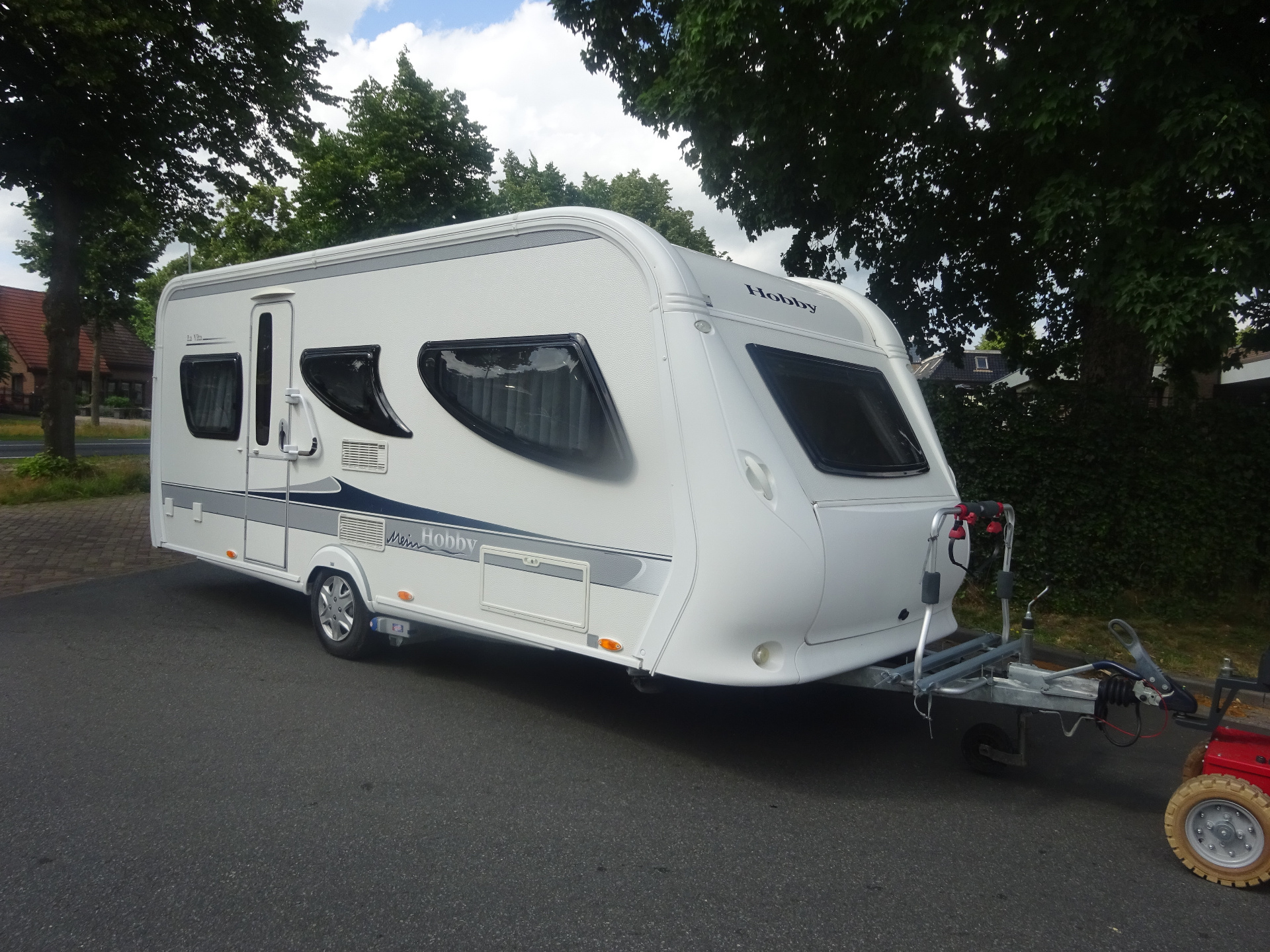 Hobby La vita 495 UL Enkele Bedden + Mover