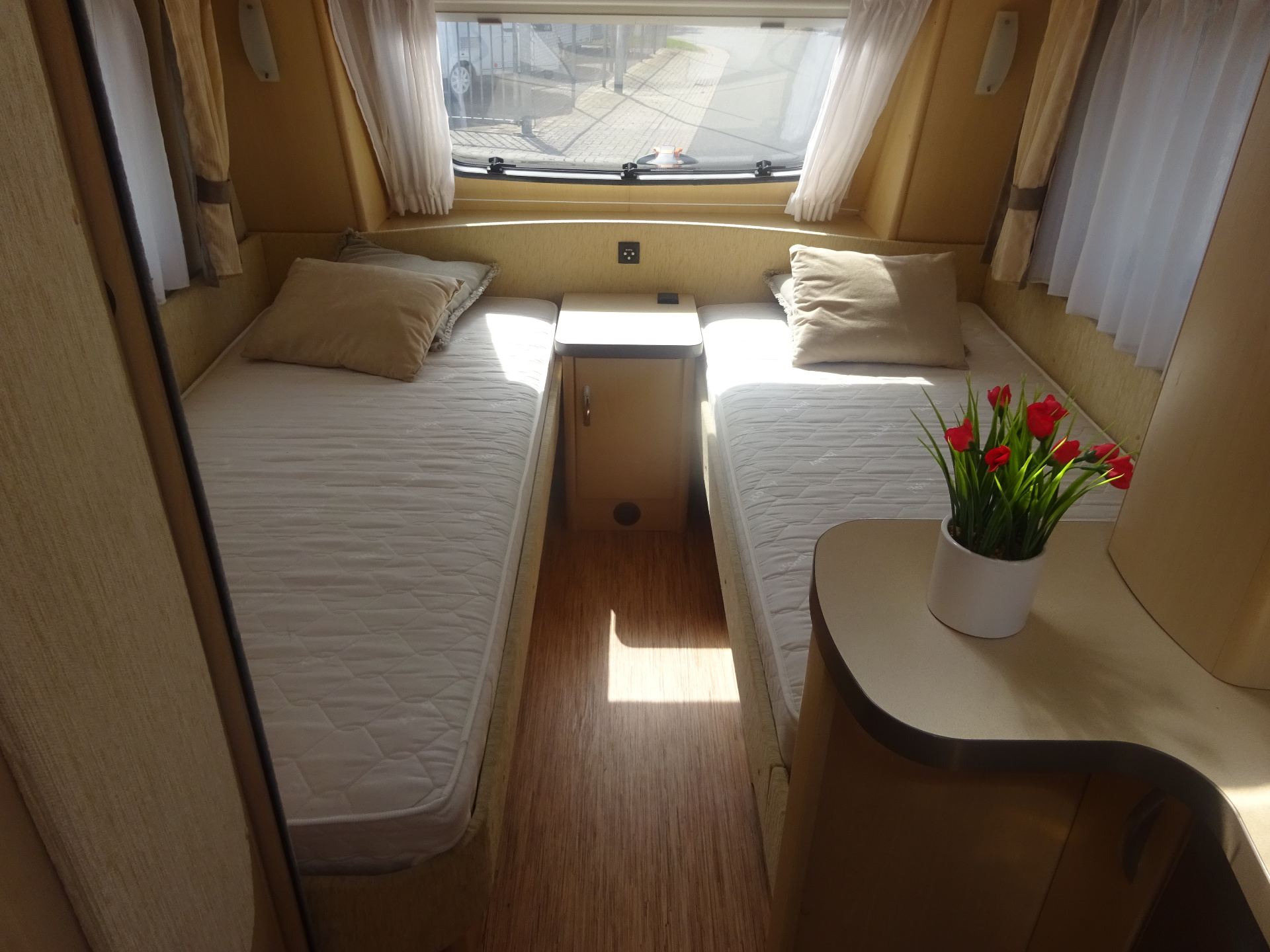 Hobby La vita 495 UL Enkele Bedden + Mover