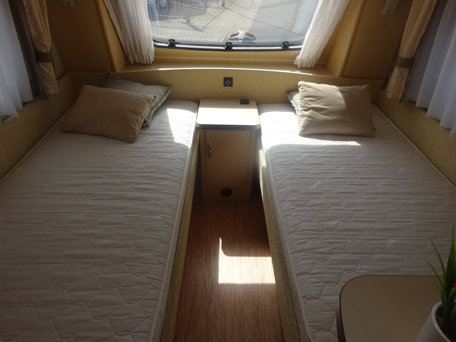 Hobby La vita 495 UL Enkele Bedden + Mover