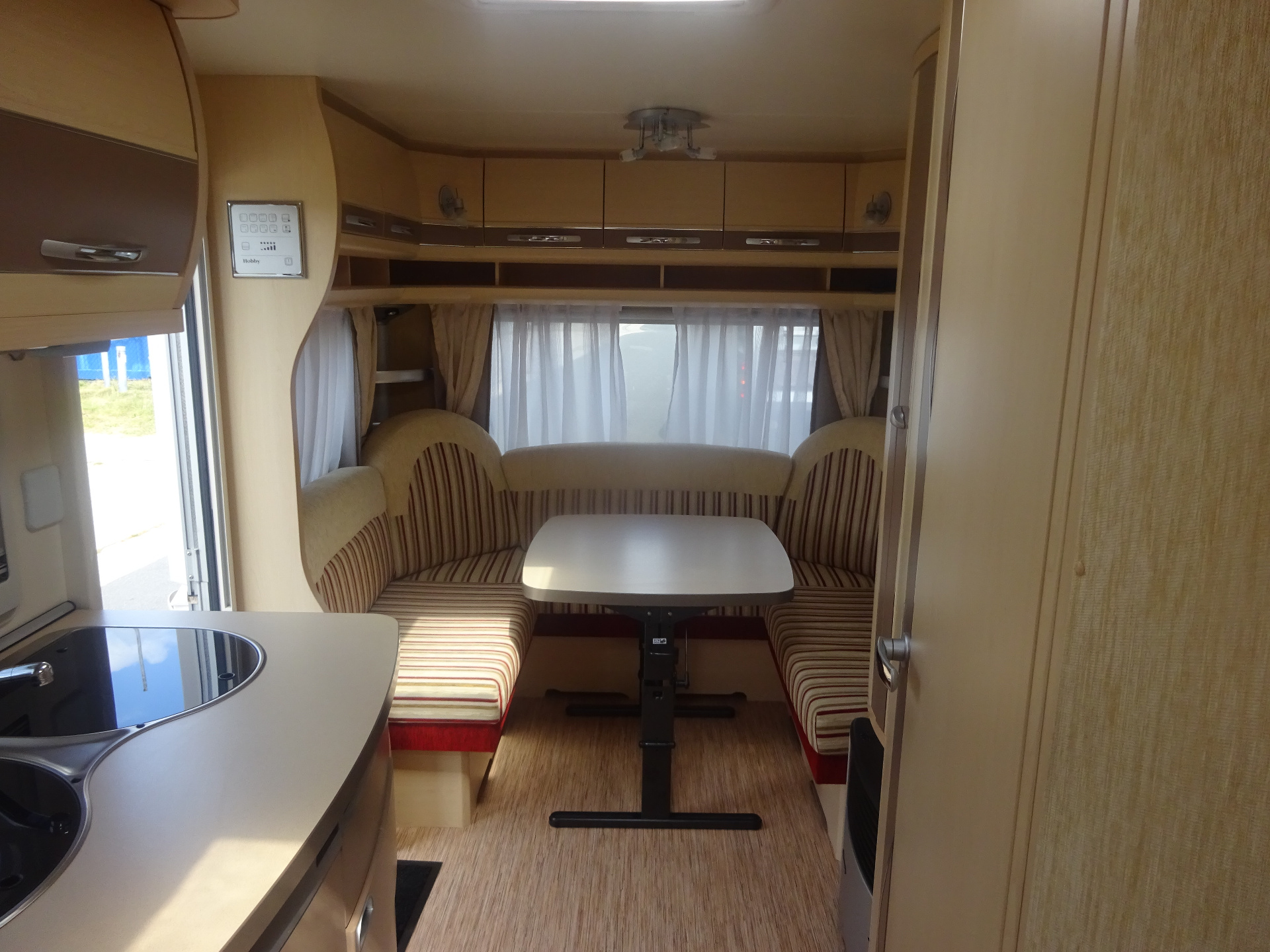 Hobby La vita 495 UL Enkele Bedden + Mover