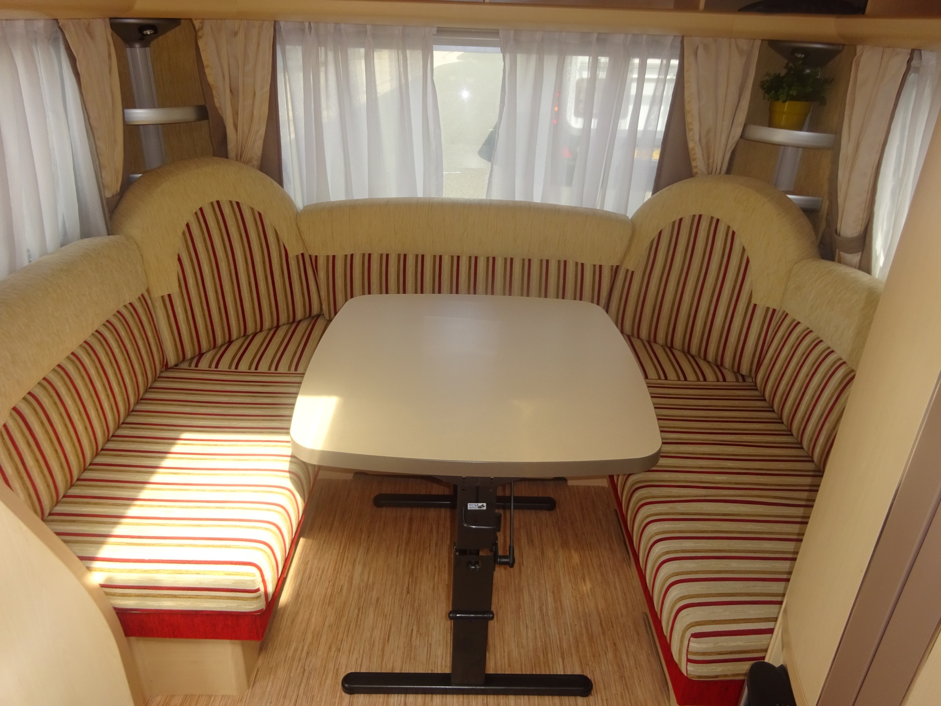 Hobby La vita 495 UL Enkele Bedden + Mover