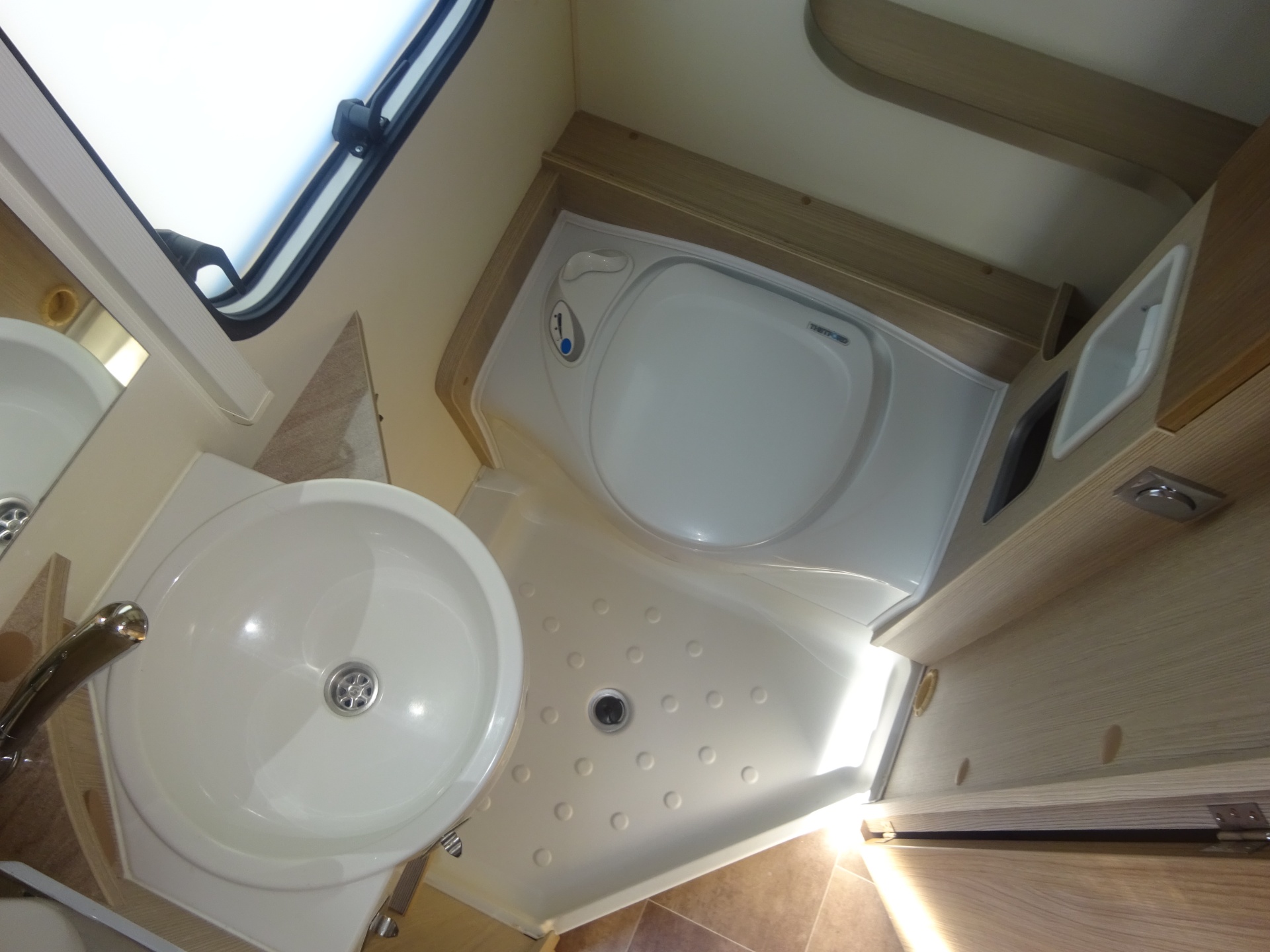 Burstner Averso 395TS met Mover