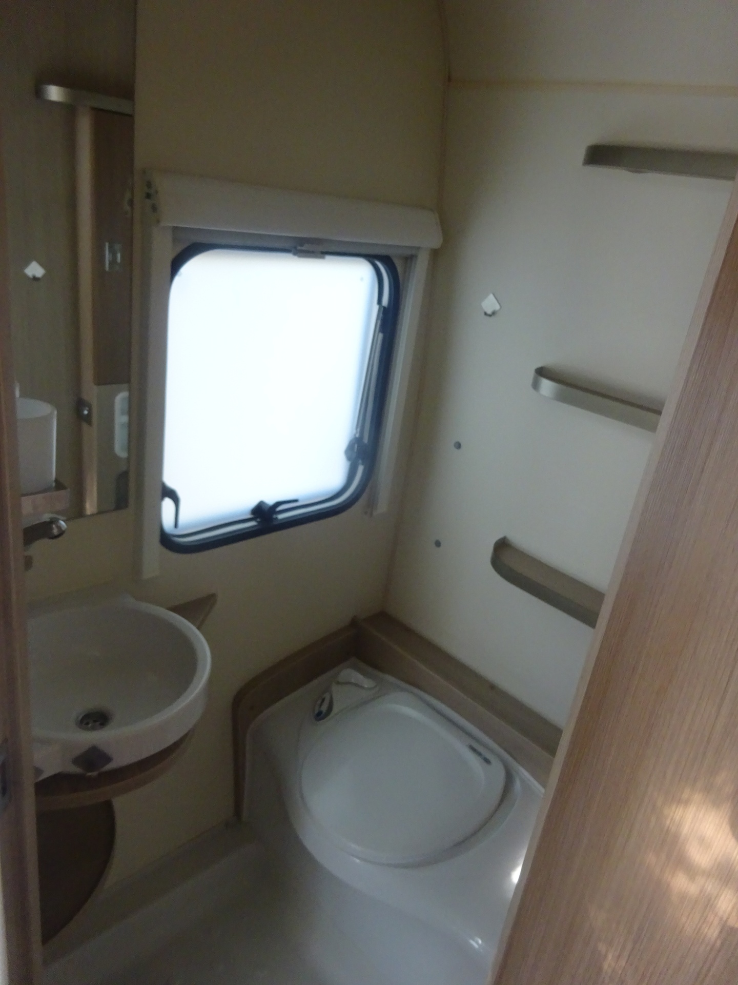 Burstner Averso 395TS met Mover