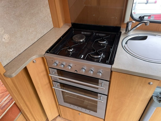 Swift Charisma 550 met mover 2006