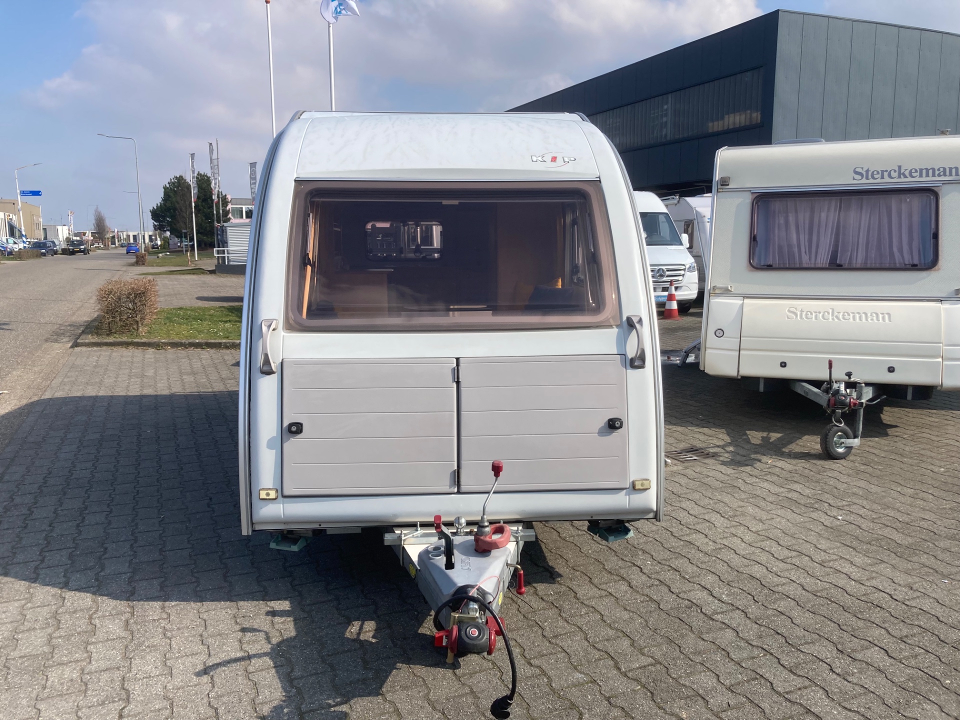 Kip Kompakt 37EK  2004 met gratis gebruikte winterhoes